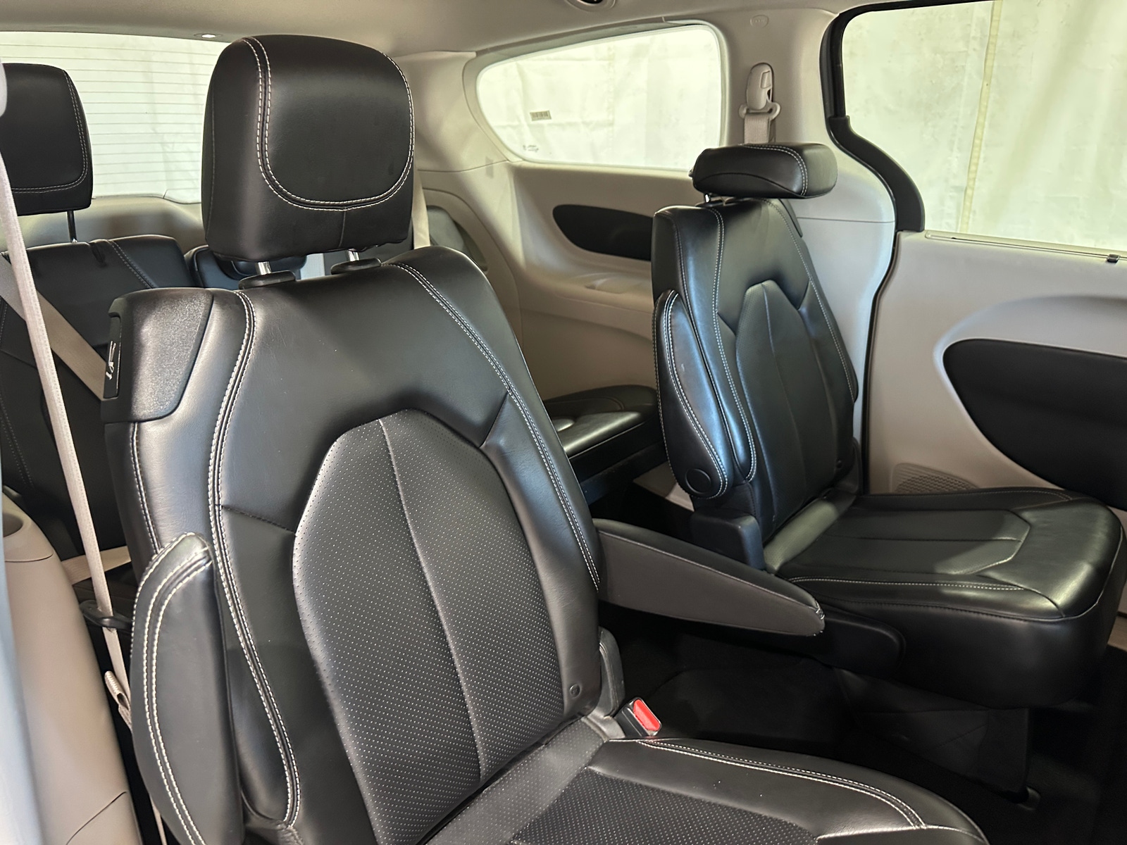 Thumbnail: 2023 Chrysler Pacifica - 5