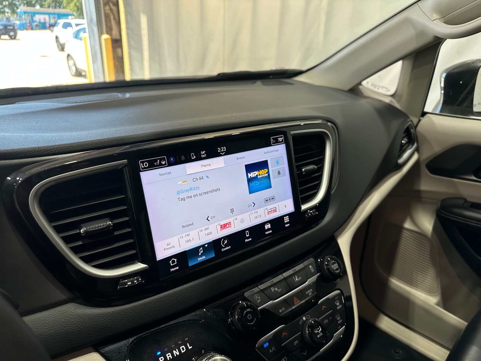 Thumbnail: 2023 Chrysler Pacifica - 3