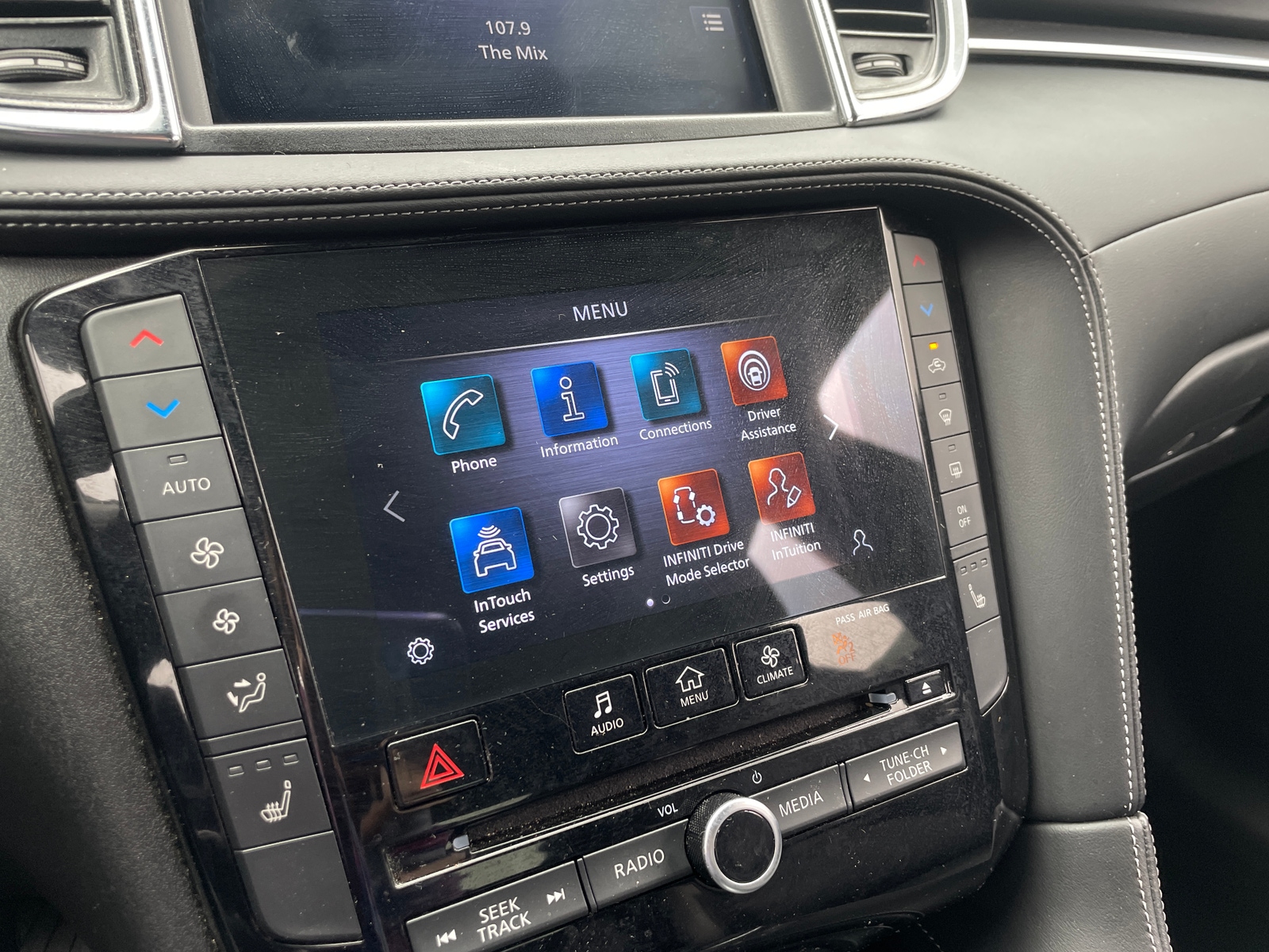 Thumbnail: 2023 INFINITI QX55 - 3