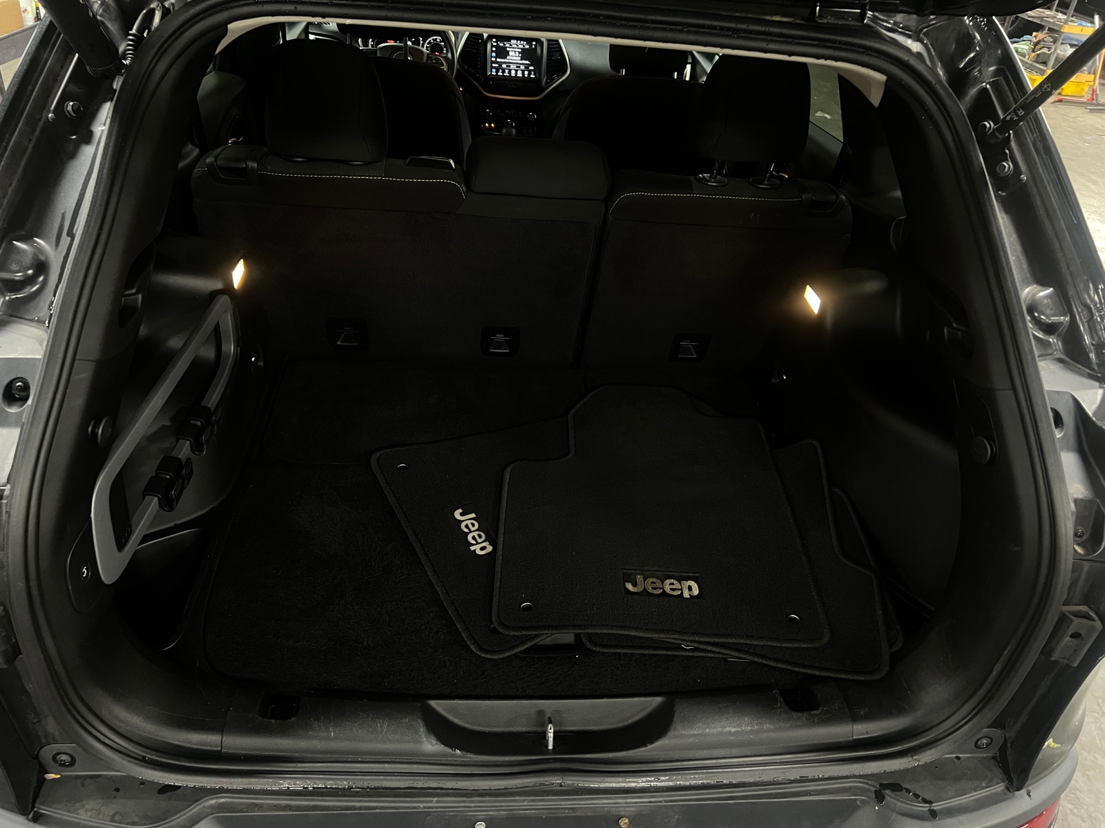 Thumbnail: 2016 Jeep Cherokee - 7