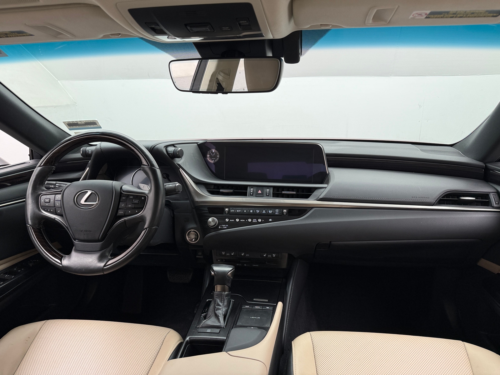 Thumbnail: 2021 Lexus ES - 2