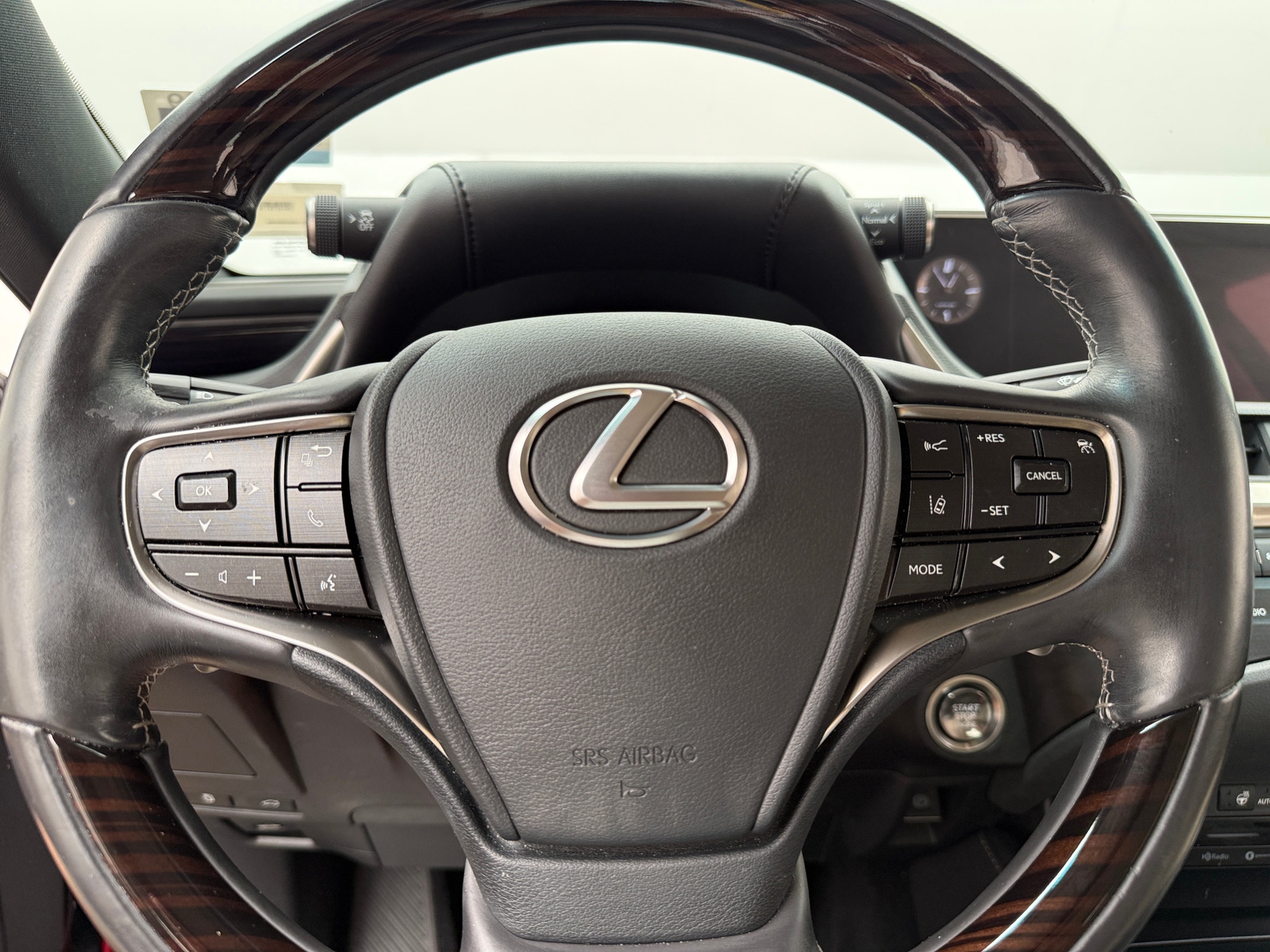 Thumbnail: 2021 Lexus ES - 4