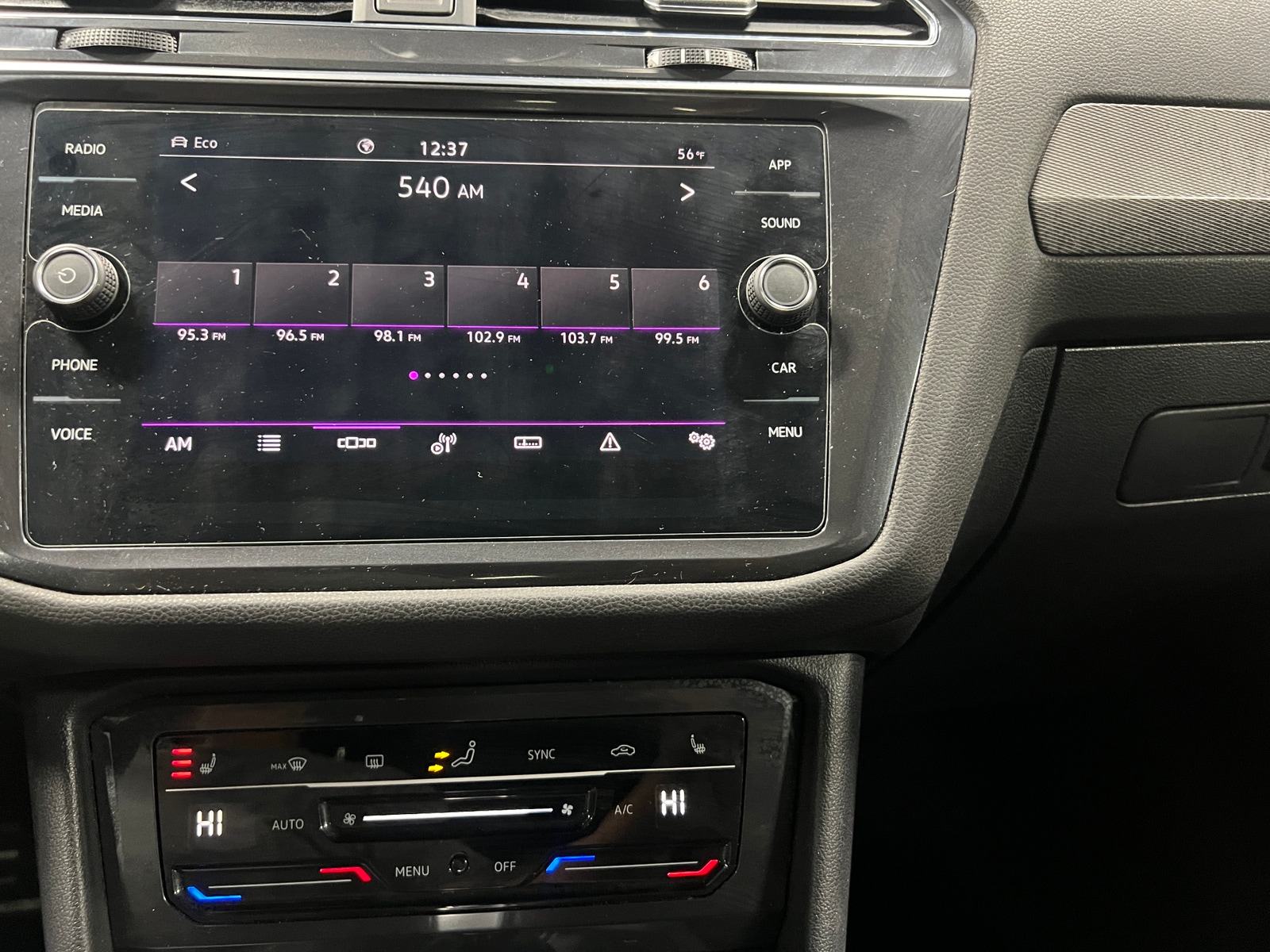 Thumbnail: 2023 Volkswagen Tiguan - 3