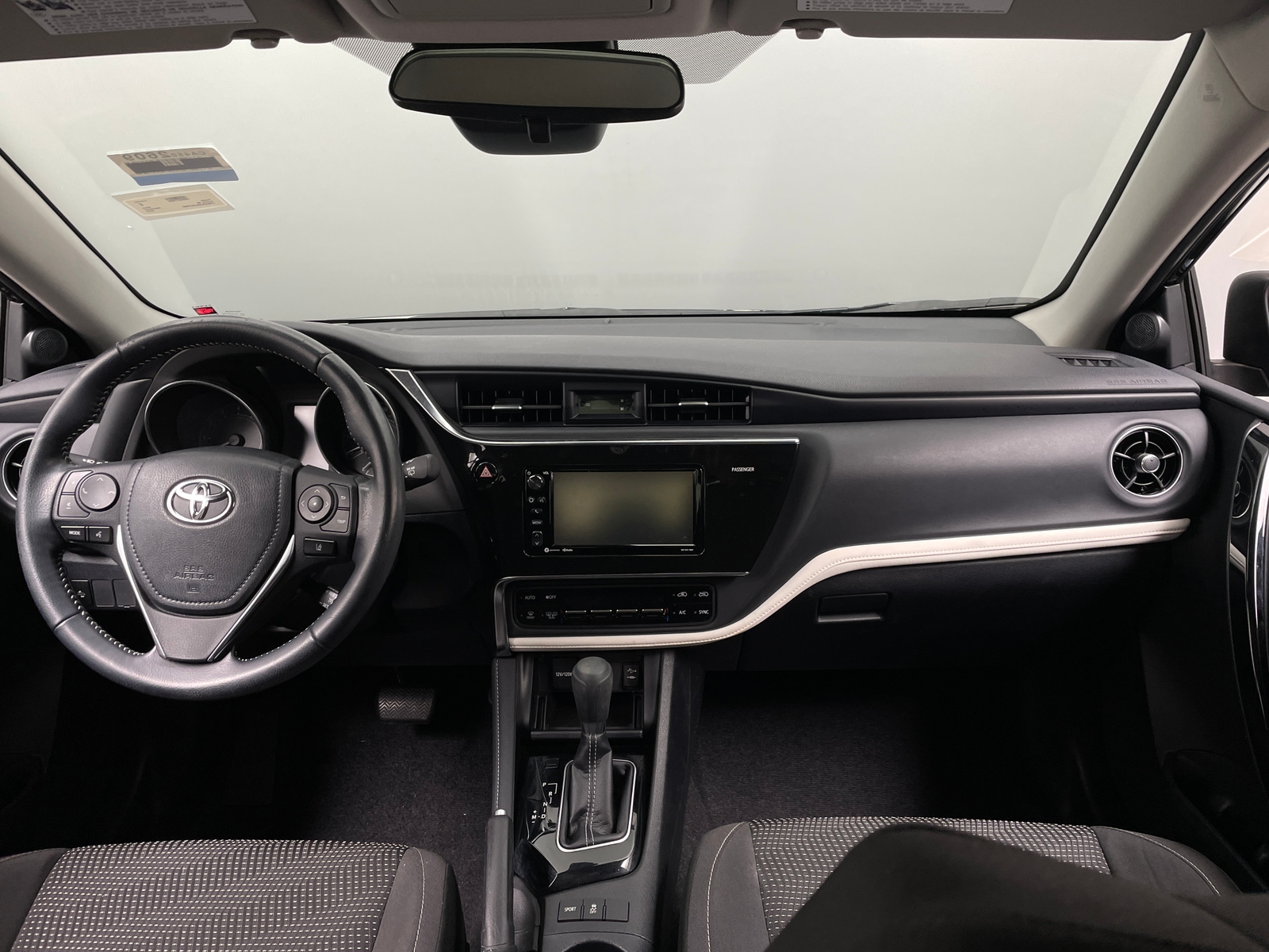 Thumbnail: 2018 Toyota Corolla iM - 3