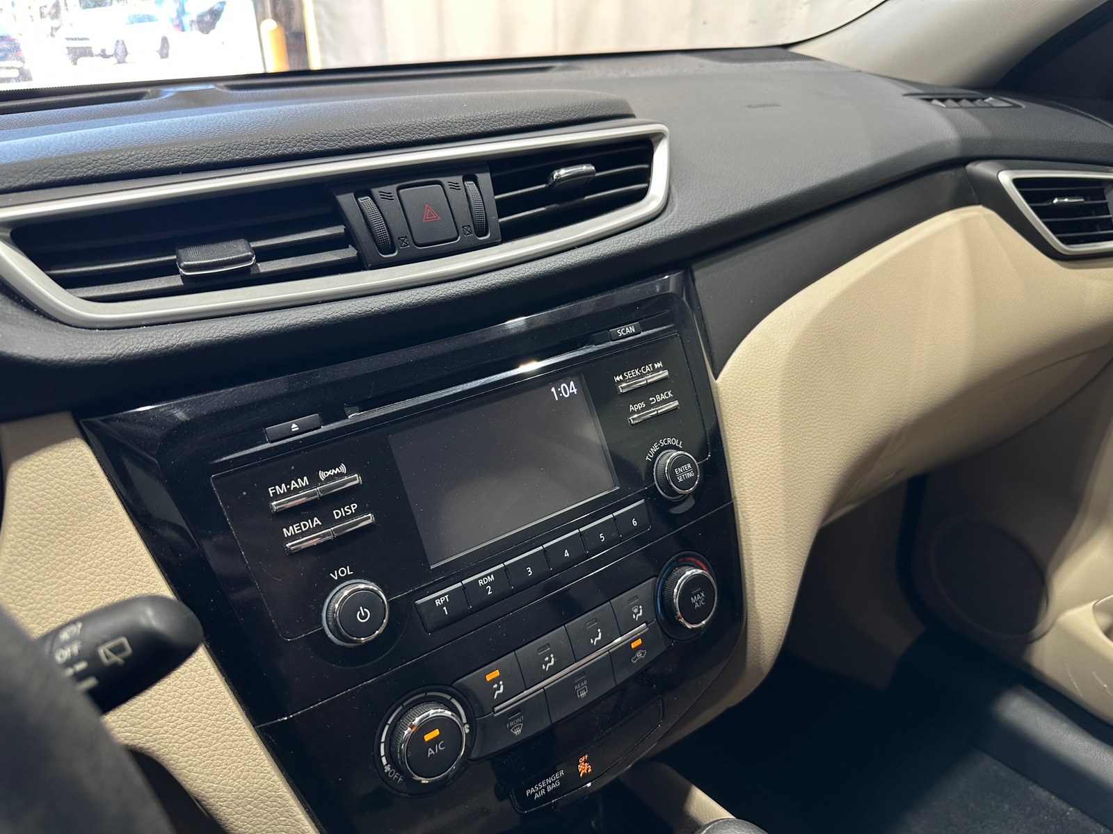 Thumbnail: 2016 Nissan Rogue - 4