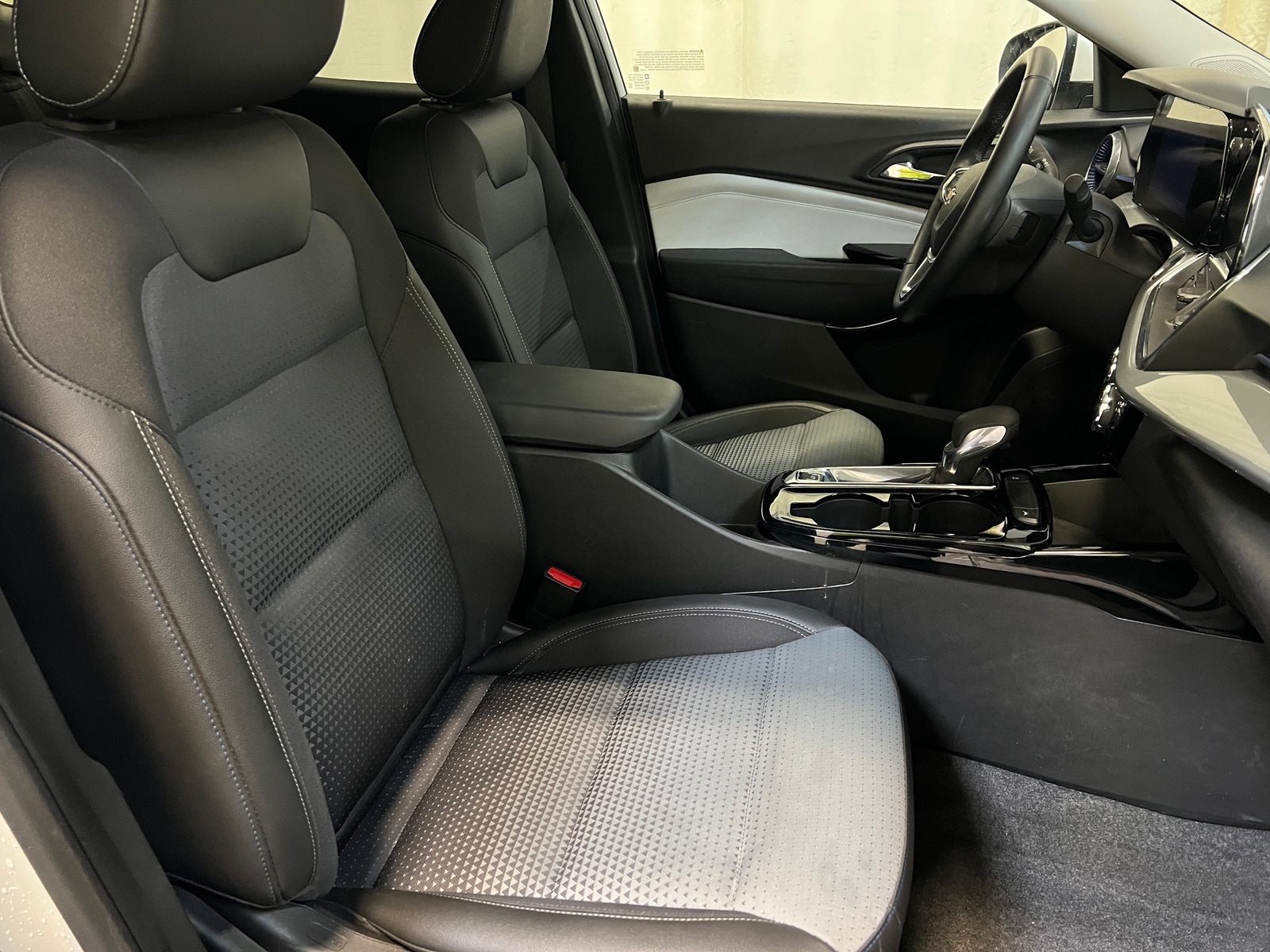 Thumbnail: 2025 Chevrolet Trax - 2