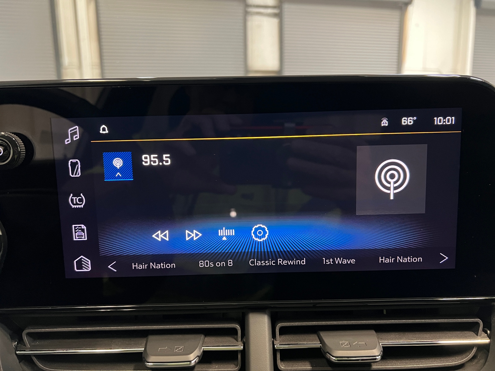 Thumbnail: 2025 Chevrolet Trax - 4