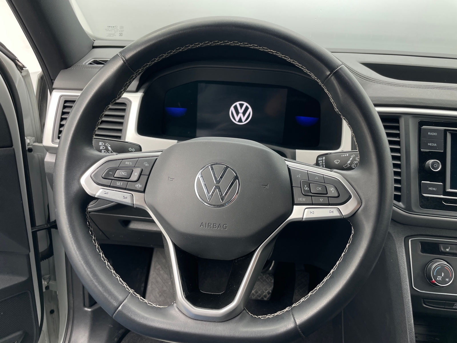 Thumbnail: 2022 Volkswagen Atlas - 4