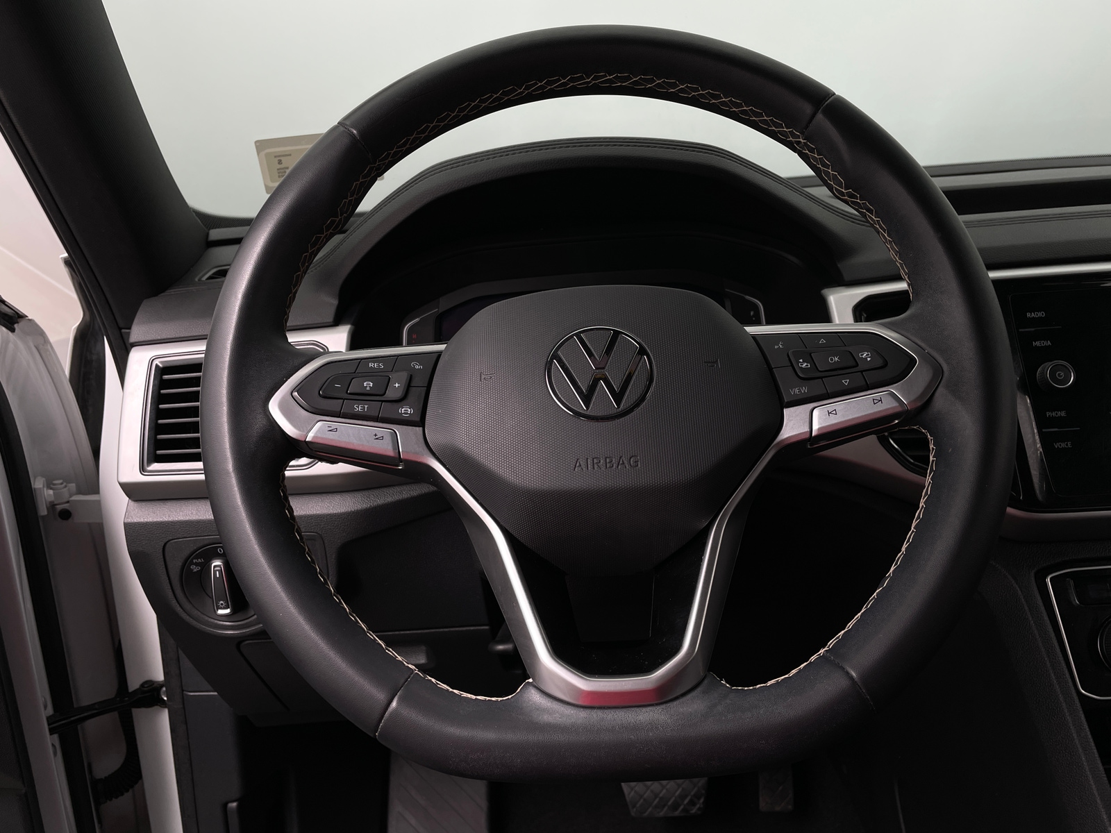 Thumbnail: 2023 Volkswagen Atlas - 4