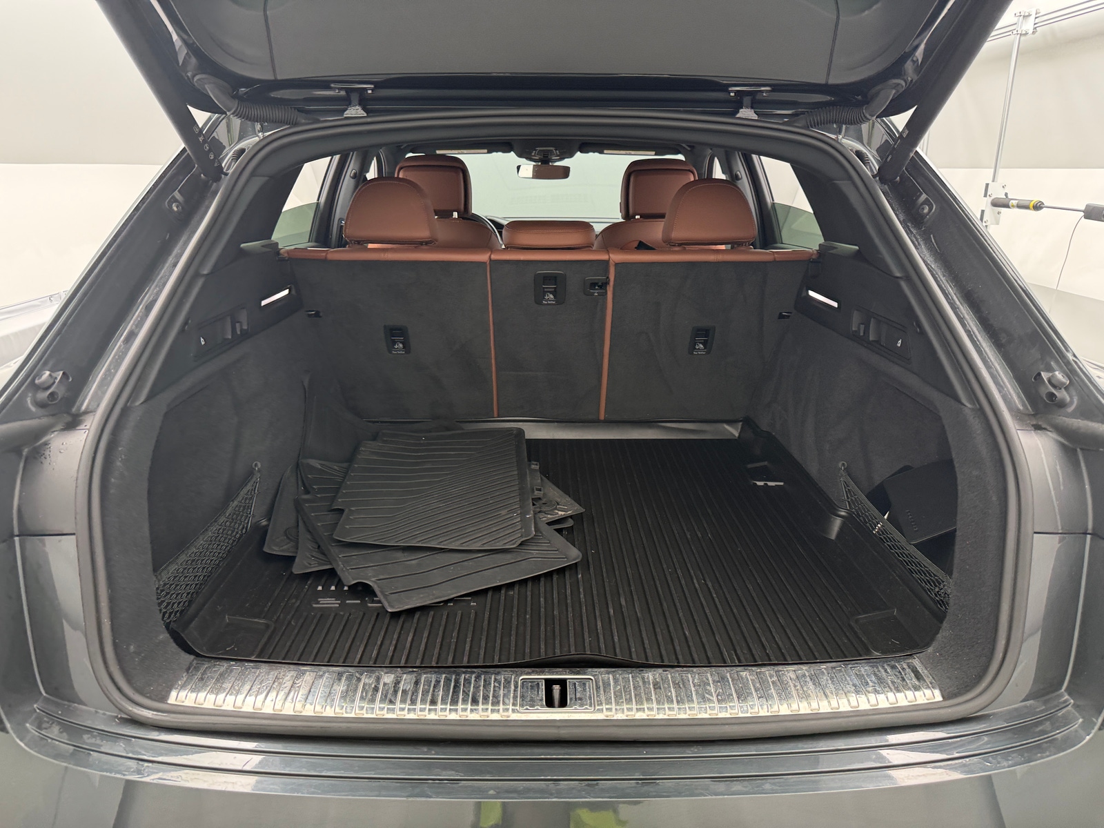 Thumbnail: 2024 Audi Q8 e-tron - 6