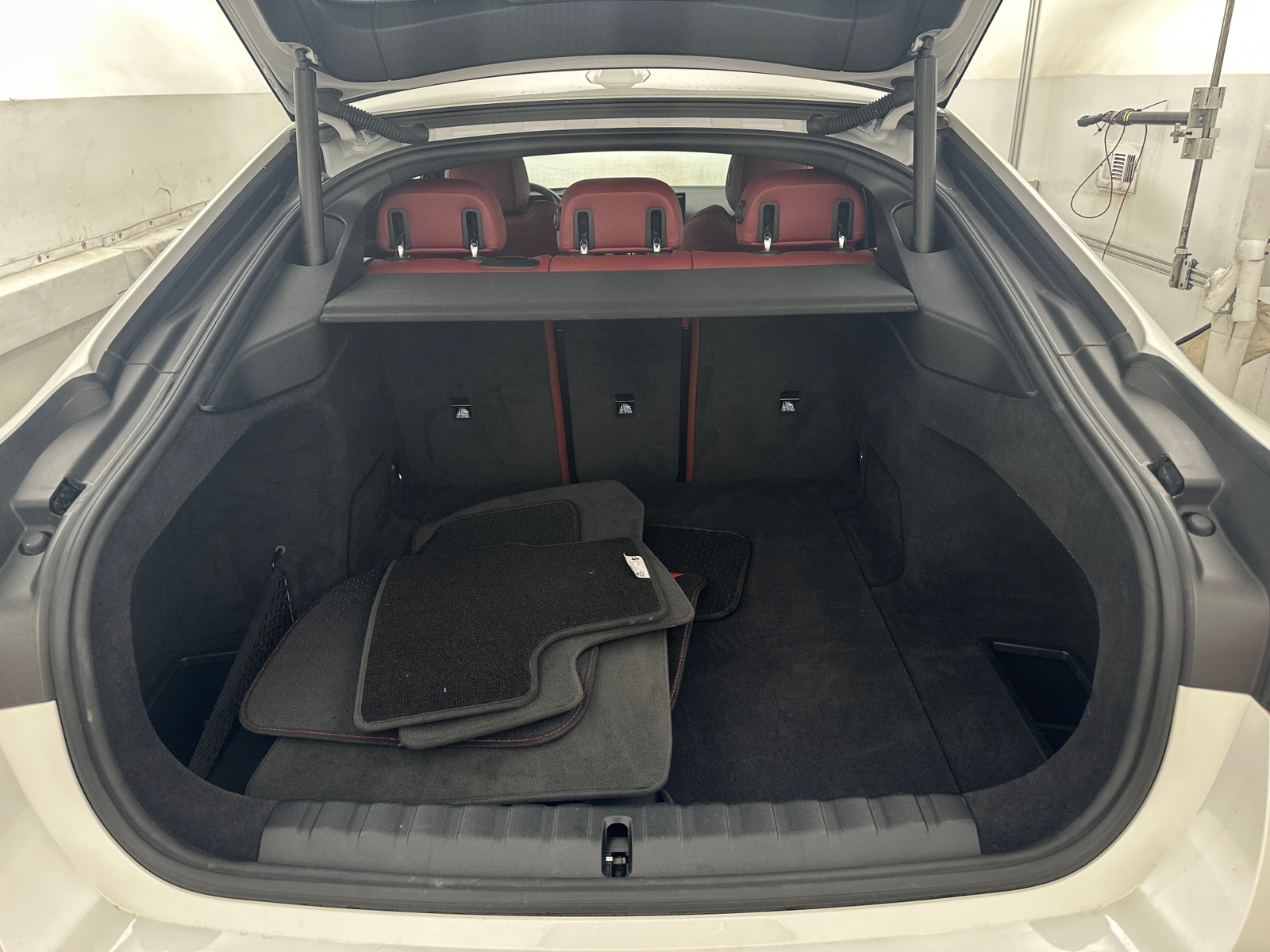 Thumbnail: 2023 BMW i4 - 6