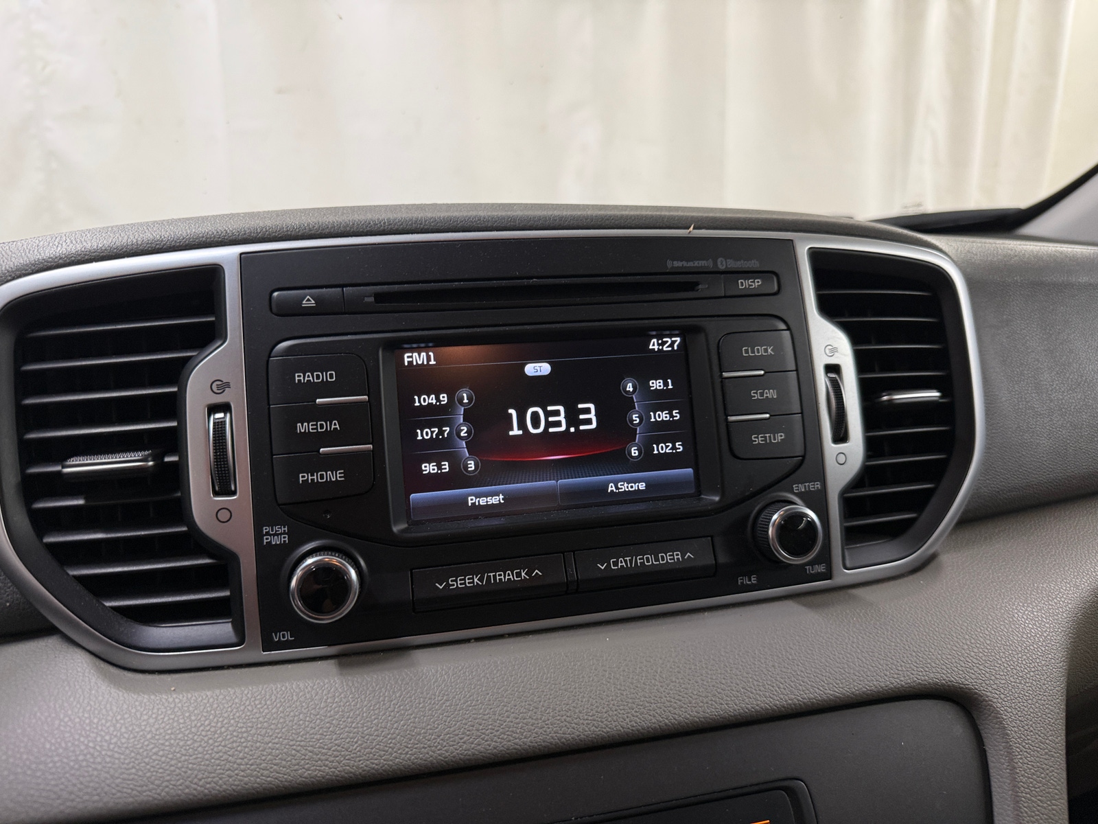 Thumbnail: 2017 Kia Sportage - 4