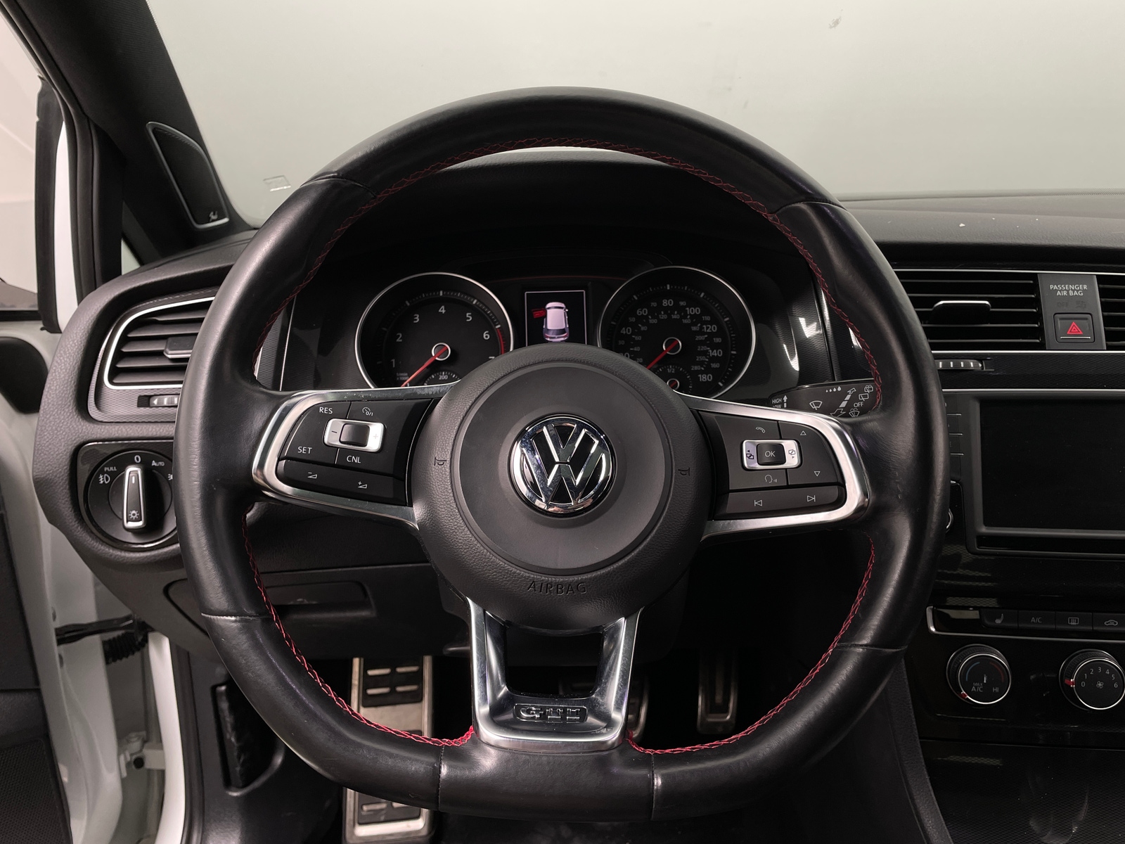 Thumbnail: 2016 Volkswagen Golf - 5