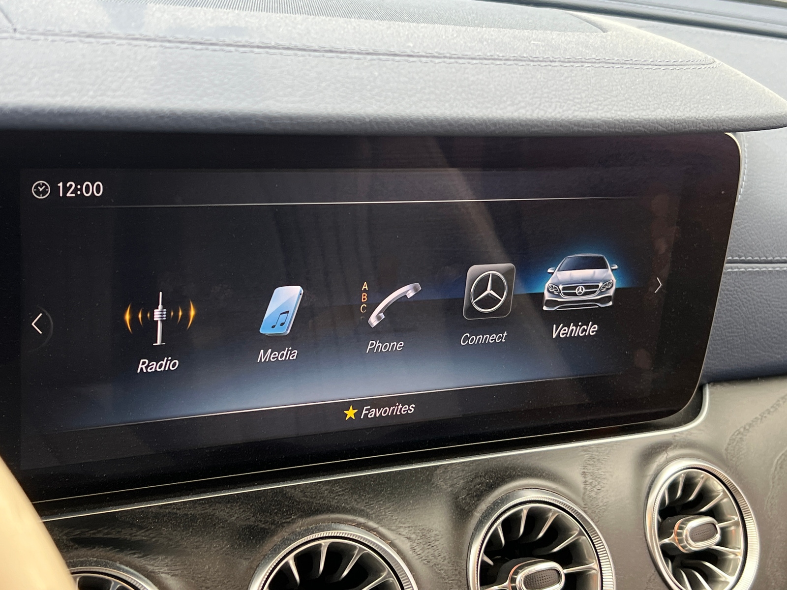 Thumbnail: 2019 Mercedes-Benz E-Class - 3