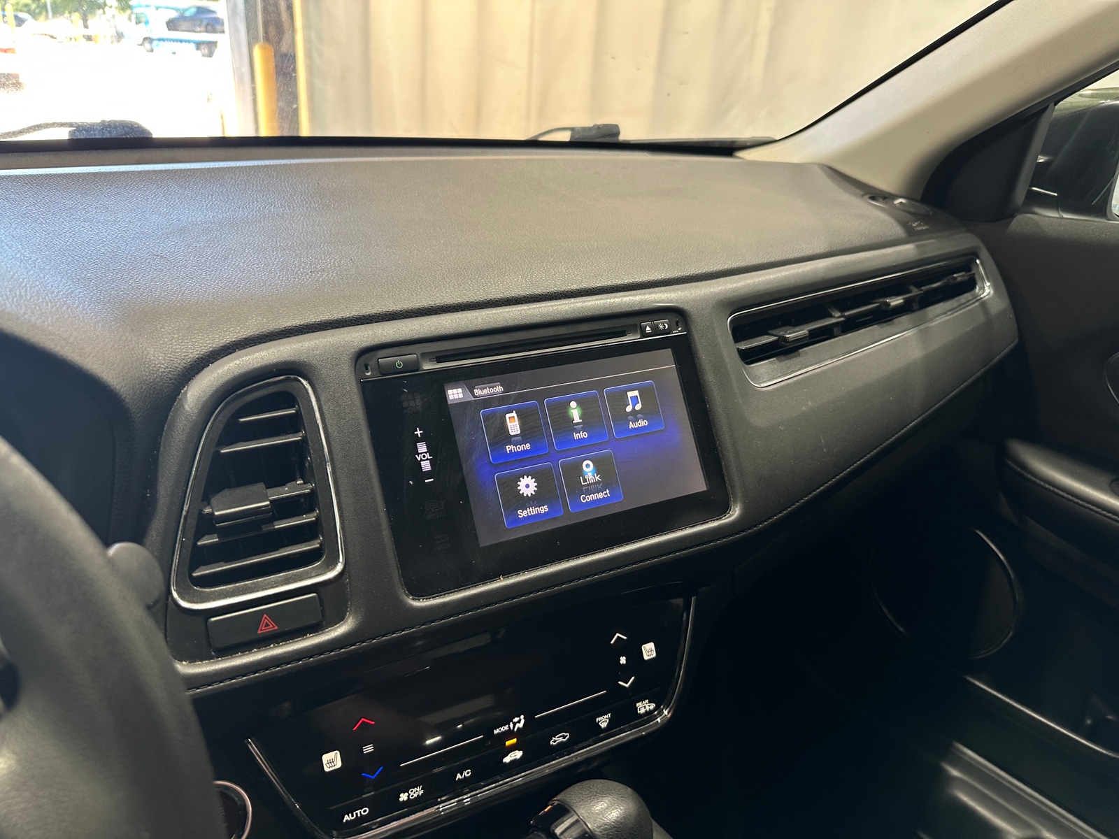 Thumbnail: 2017 Honda HR-V - 4