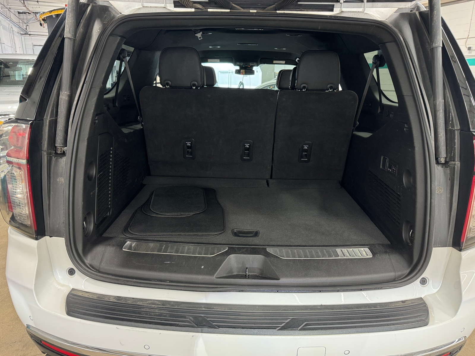 Thumbnail: 2023 Chevrolet Suburban - 6