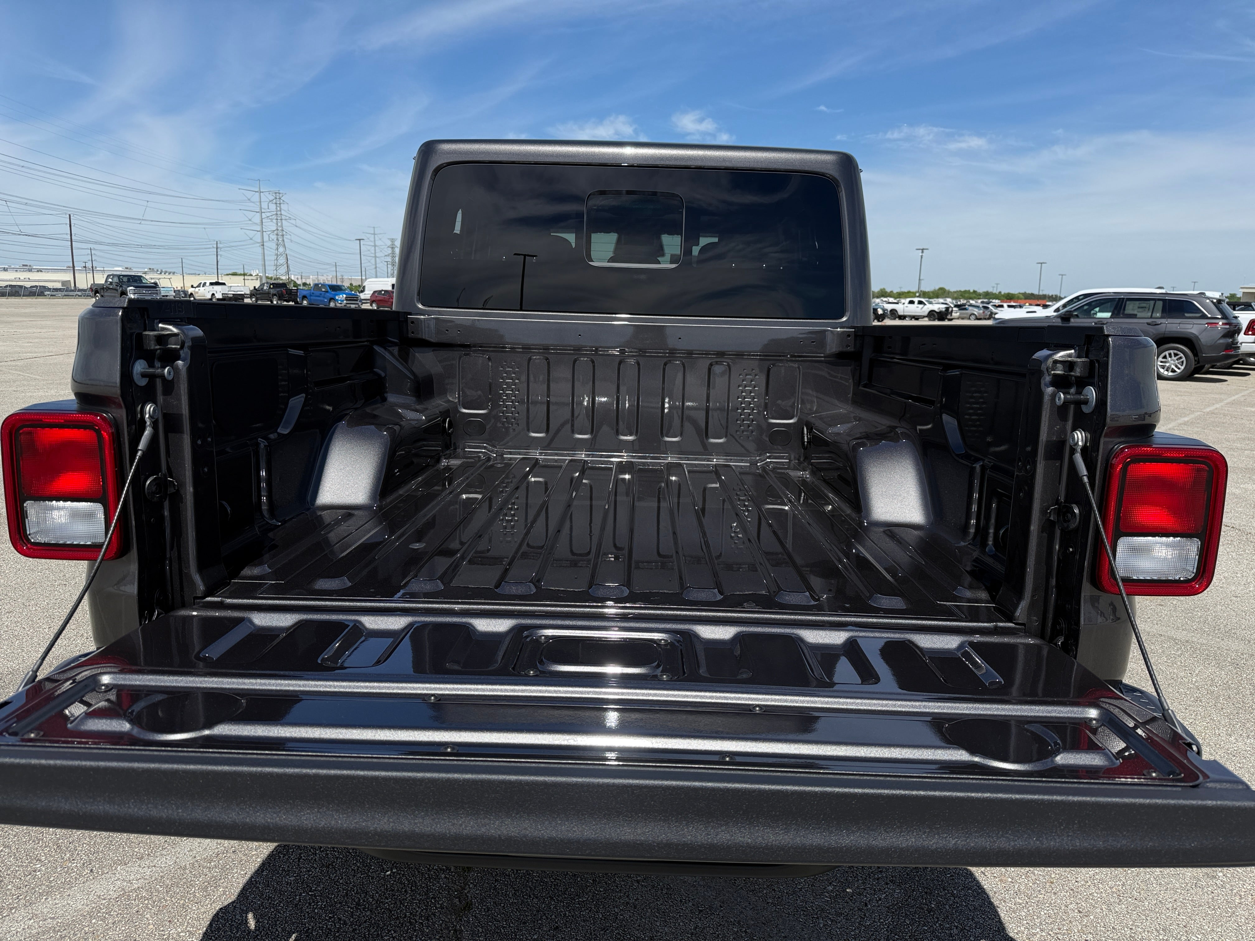 2026 Jeep Gladiator Sport S Auto's photo