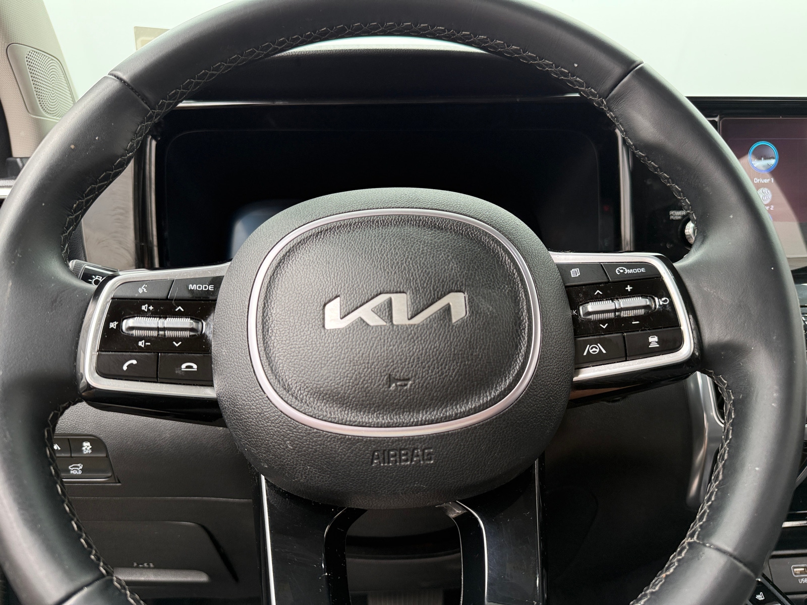 Thumbnail: 2023 Kia Sorento - 4