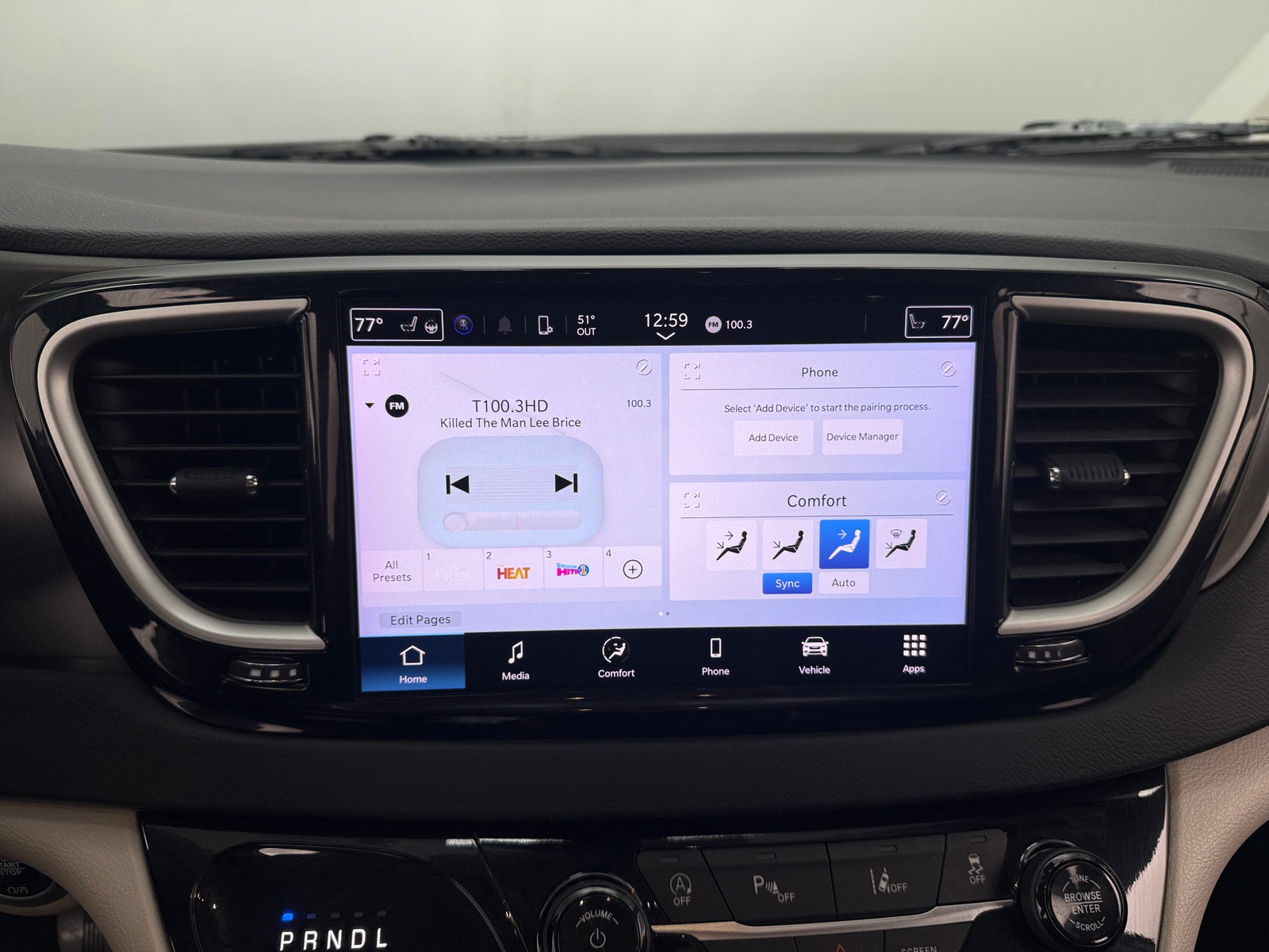 Thumbnail: 2024 Chrysler Pacifica - 3