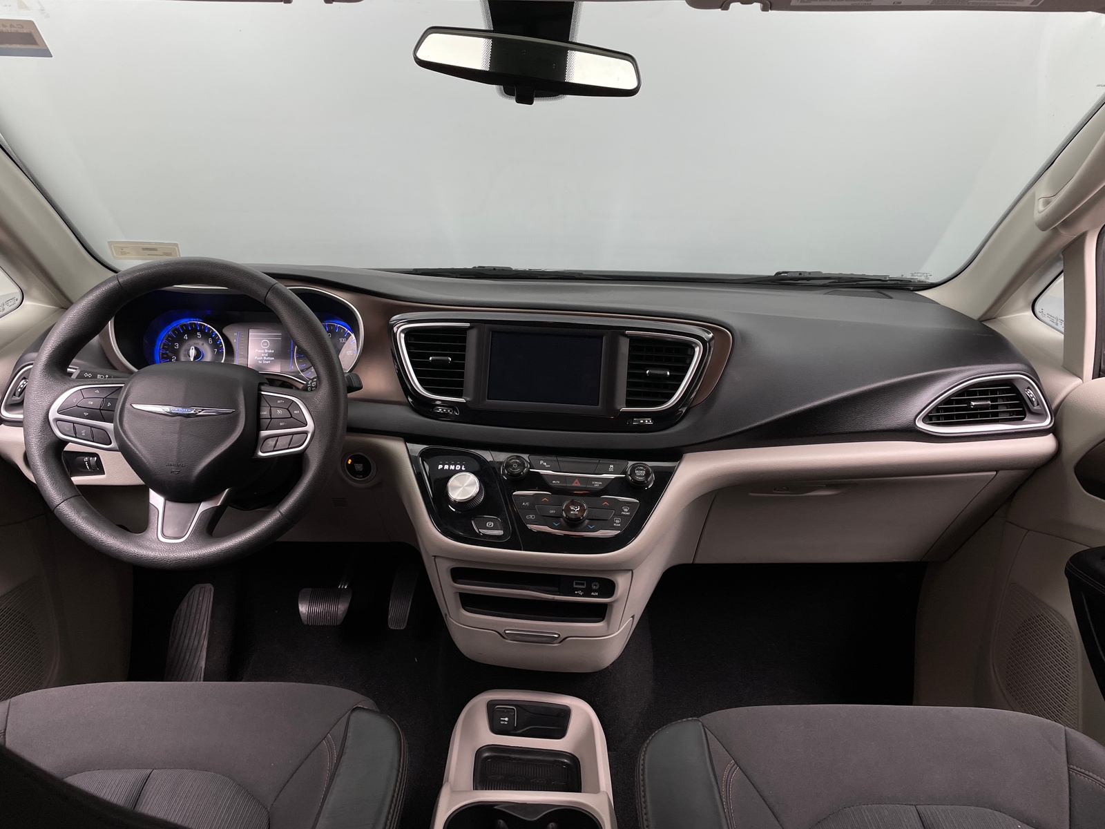 Thumbnail: 2018 Chrysler Pacifica - 3