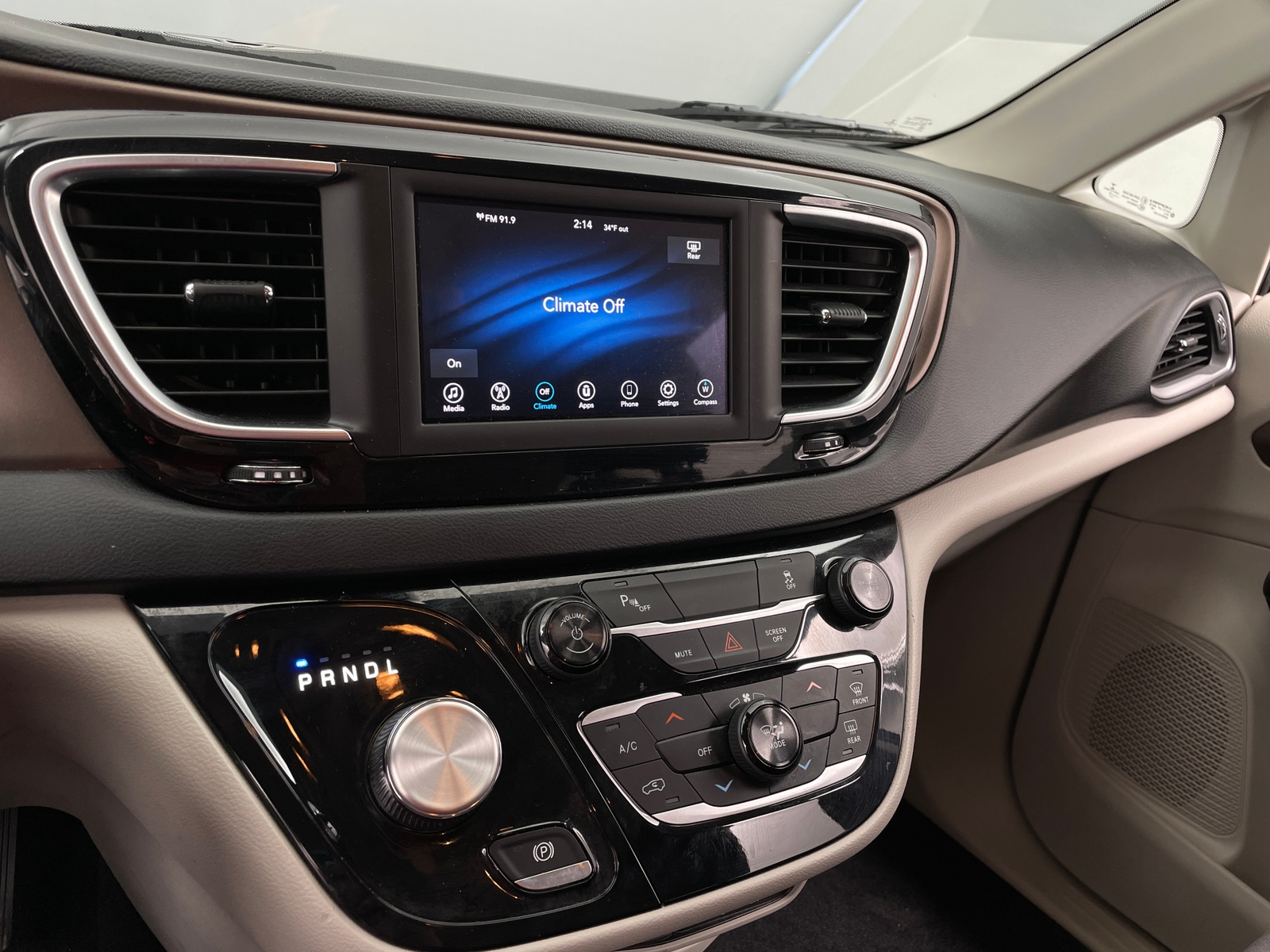 Thumbnail: 2018 Chrysler Pacifica - 4