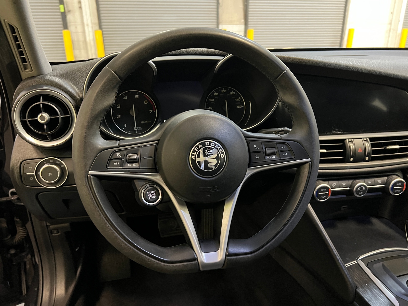 Thumbnail: 2019 Alfa Romeo Giulia - 4