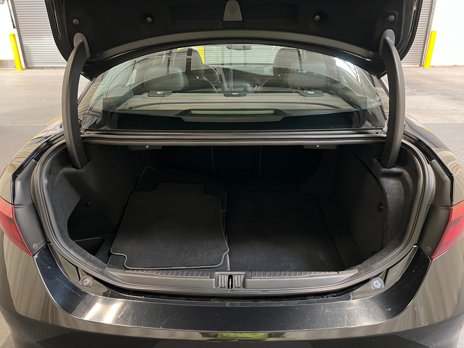 Thumbnail: 2019 Alfa Romeo Giulia - 6