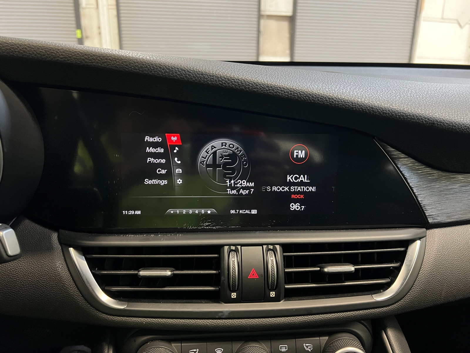 Thumbnail: 2019 Alfa Romeo Giulia - 3