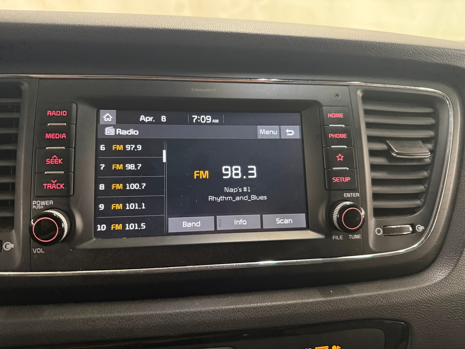 Thumbnail: 2019 Kia Sedona - 3