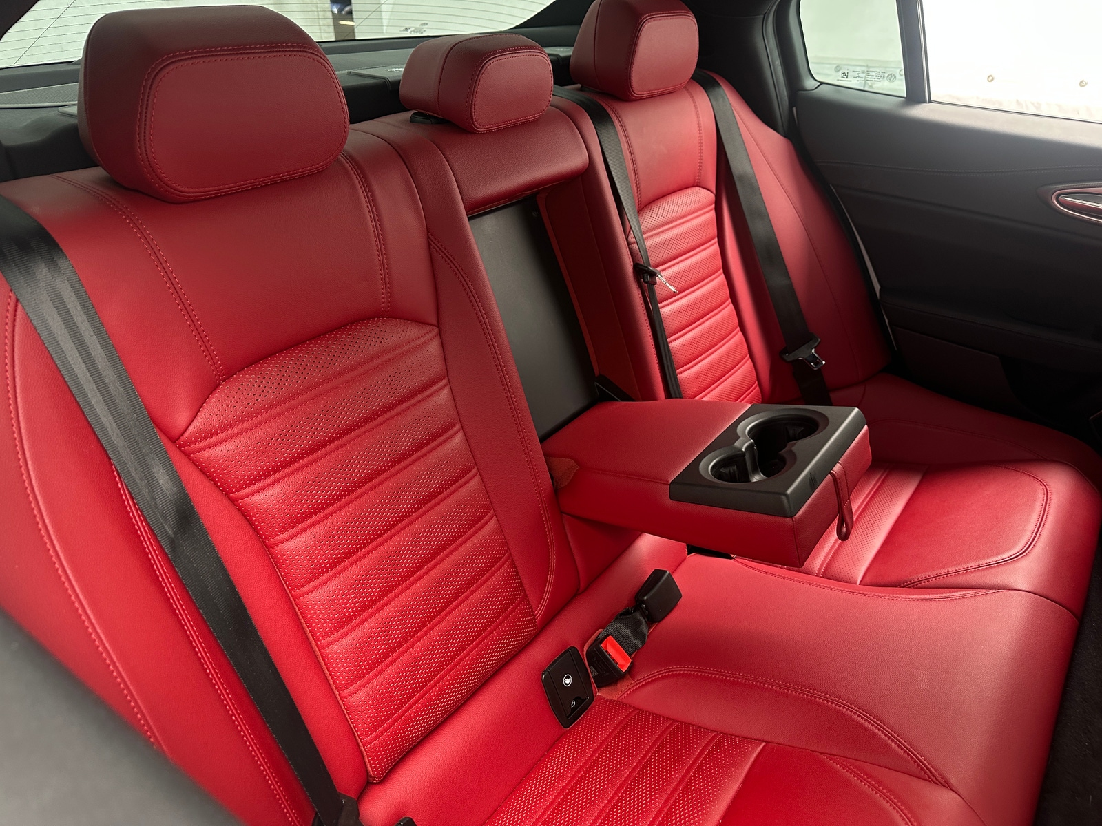 Thumbnail: 2022 Alfa Romeo Giulia - 5