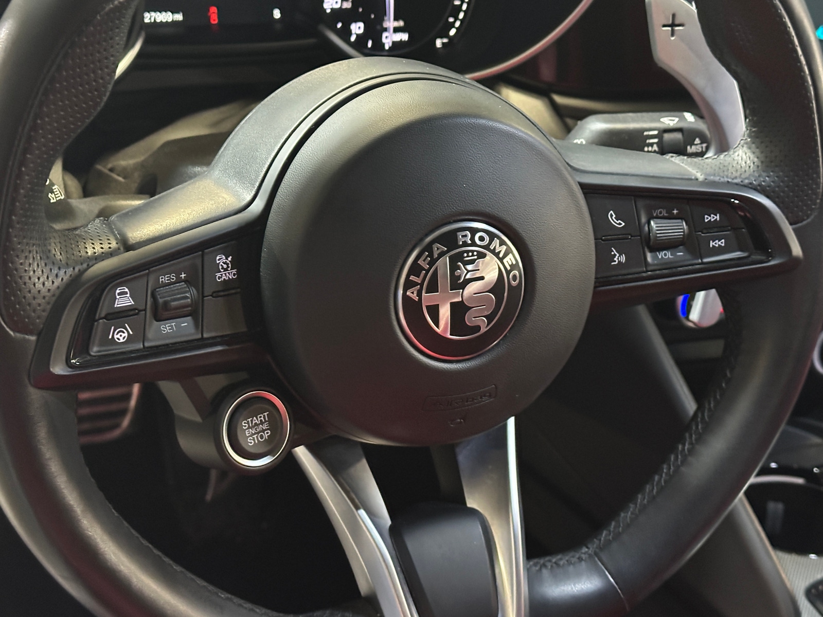 Thumbnail: 2022 Alfa Romeo Giulia - 4