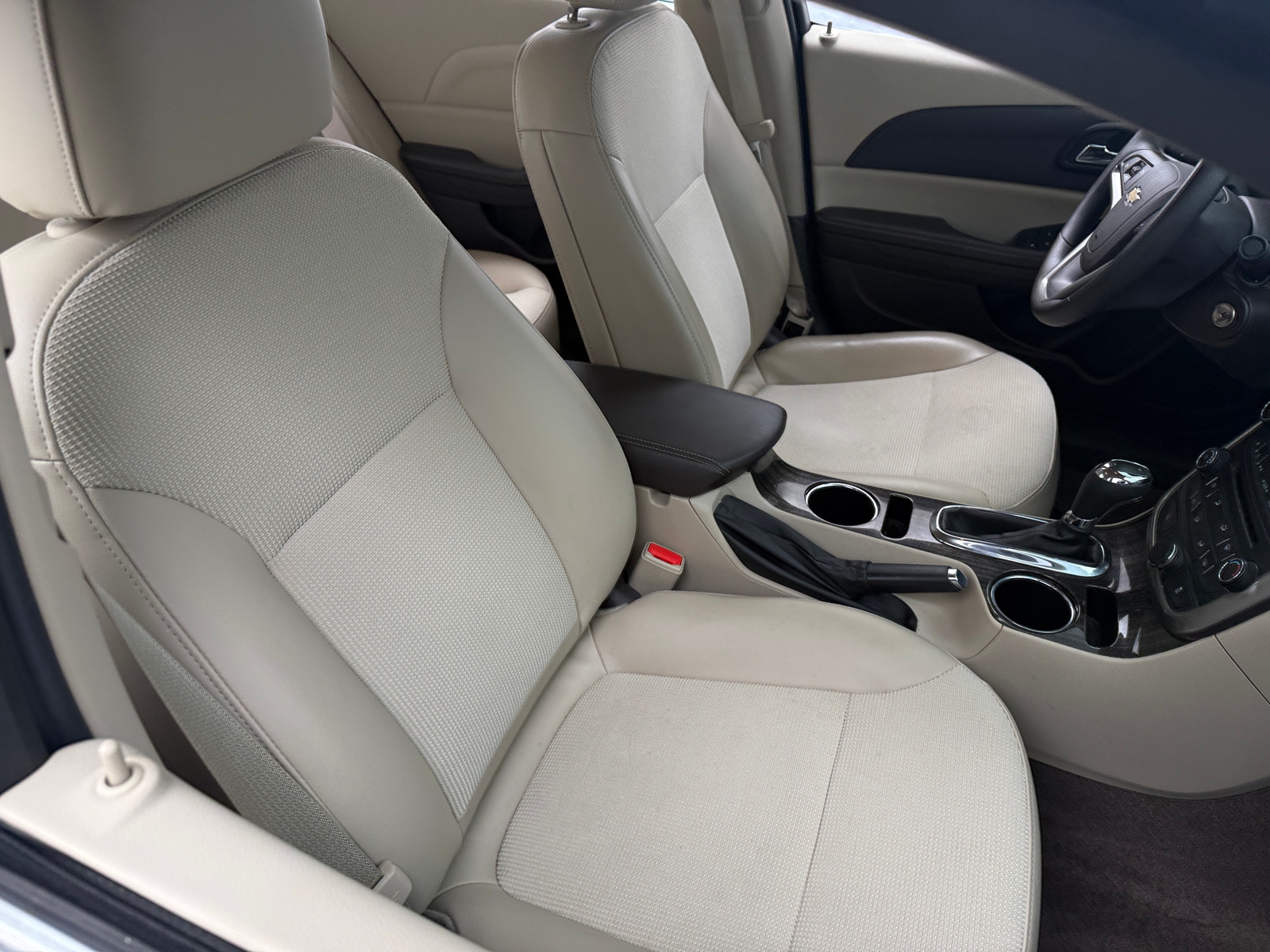 Thumbnail: 2015 Chevrolet Malibu - 2