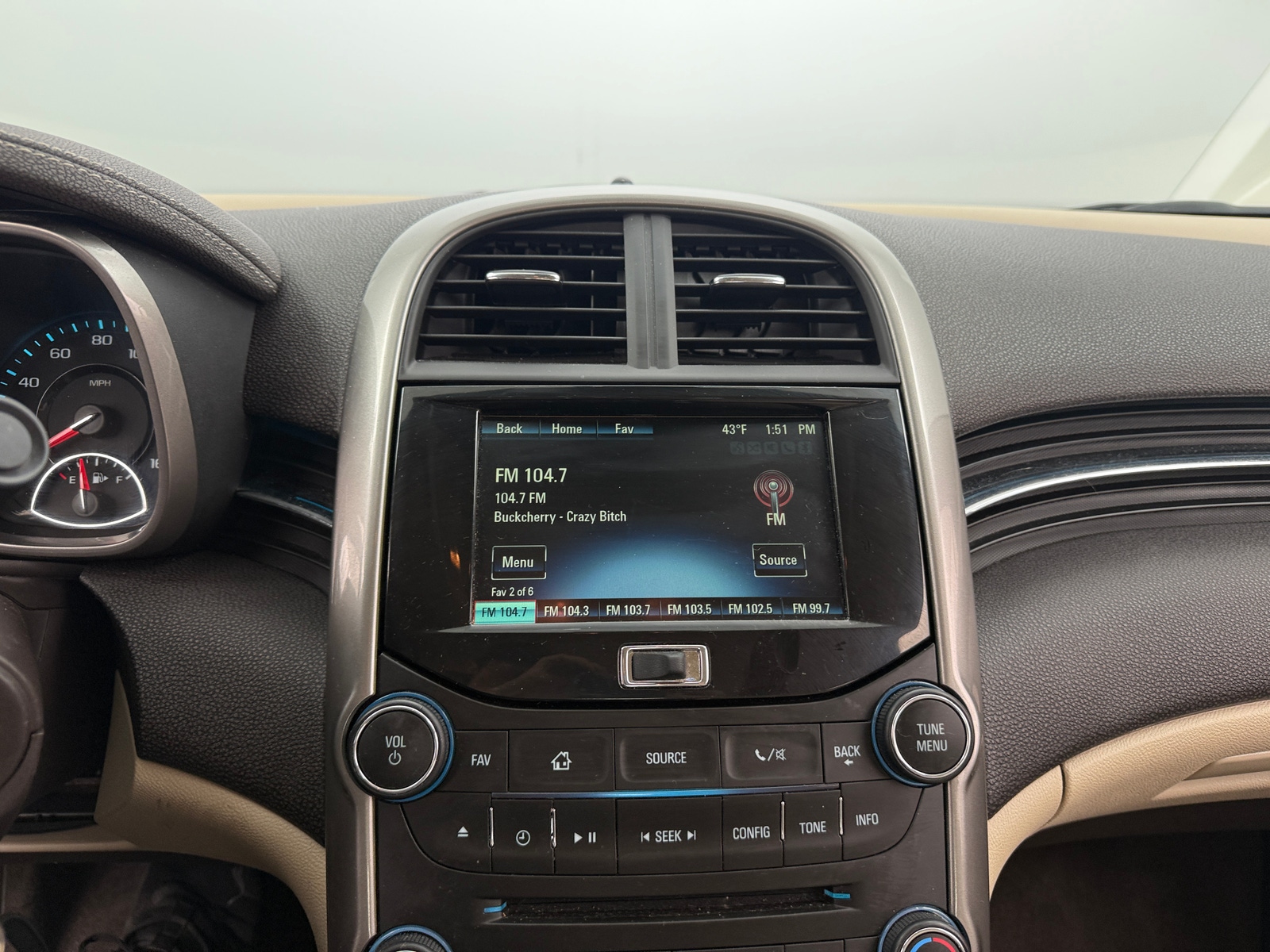 Thumbnail: 2015 Chevrolet Malibu - 4