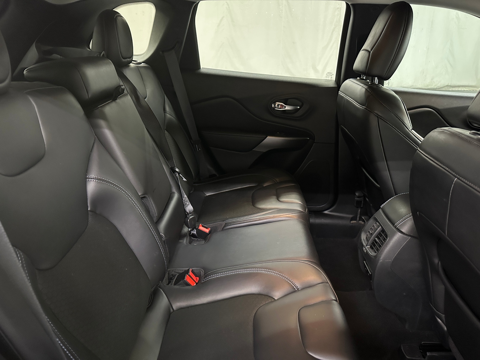 Thumbnail: 2020 Jeep Cherokee - 6