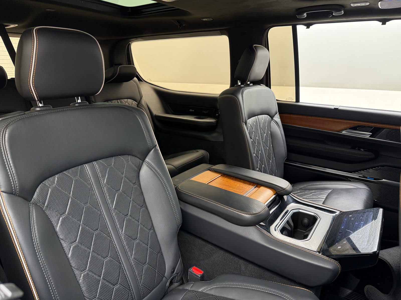 Thumbnail: 2022 Jeep Grand Wagoneer - 5