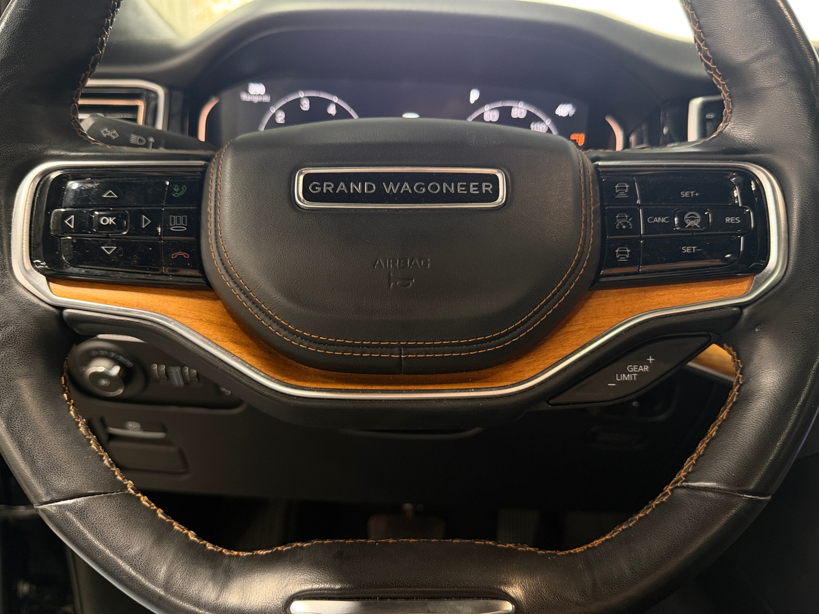 Thumbnail: 2022 Jeep Grand Wagoneer - 4