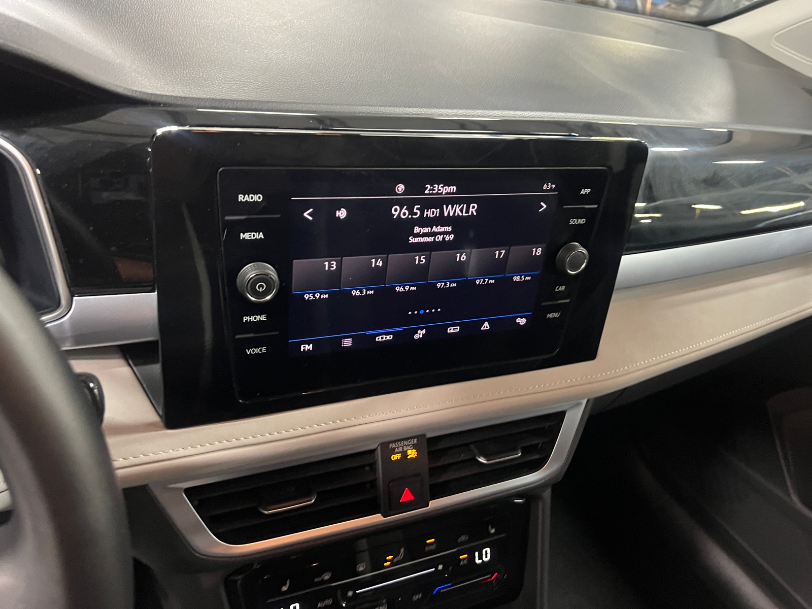 Thumbnail: 2025 Volkswagen Taos - 3