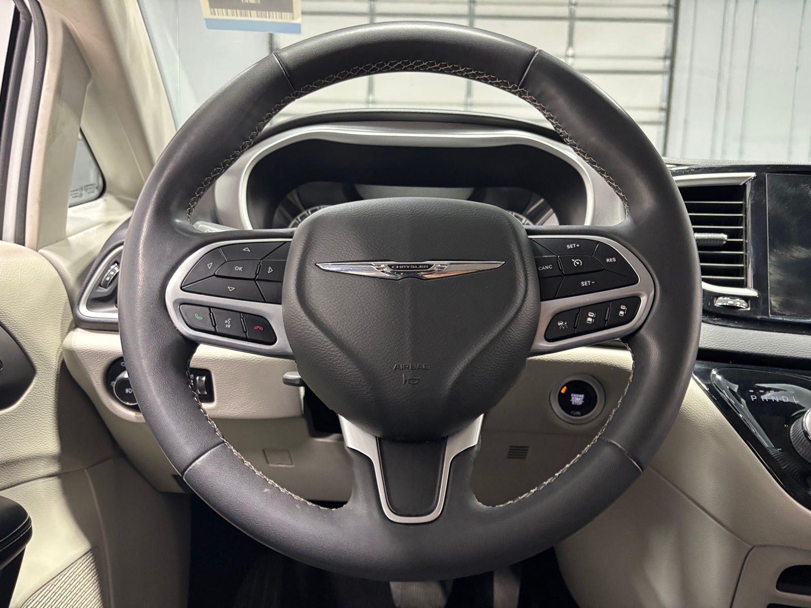 Thumbnail: 2022 Chrysler Pacifica - 4