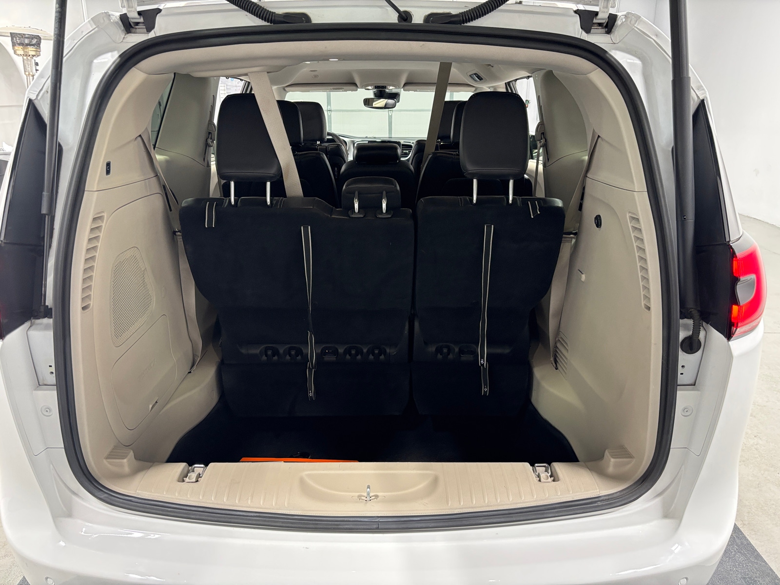 Thumbnail: 2022 Chrysler Pacifica - 6