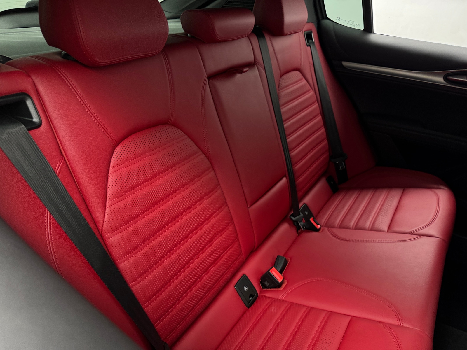 Thumbnail: 2024 Alfa Romeo Stelvio - 5