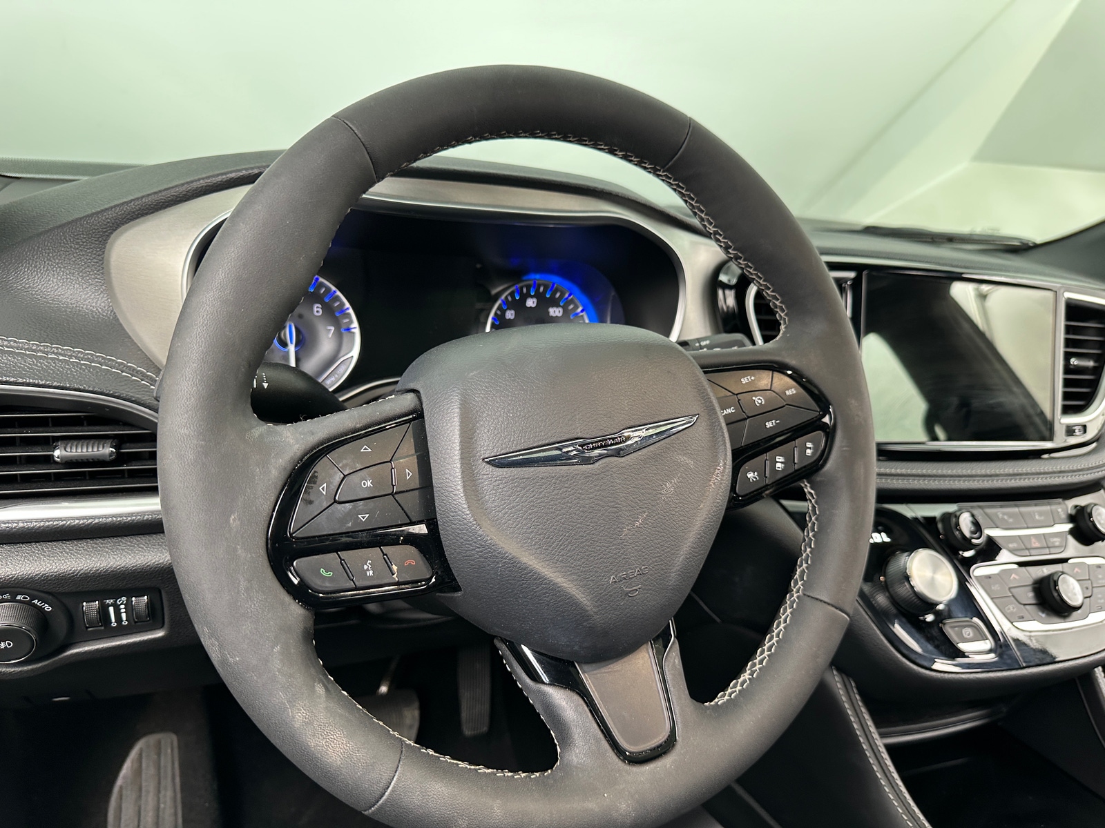 Thumbnail: 2024 Chrysler Pacifica - 4