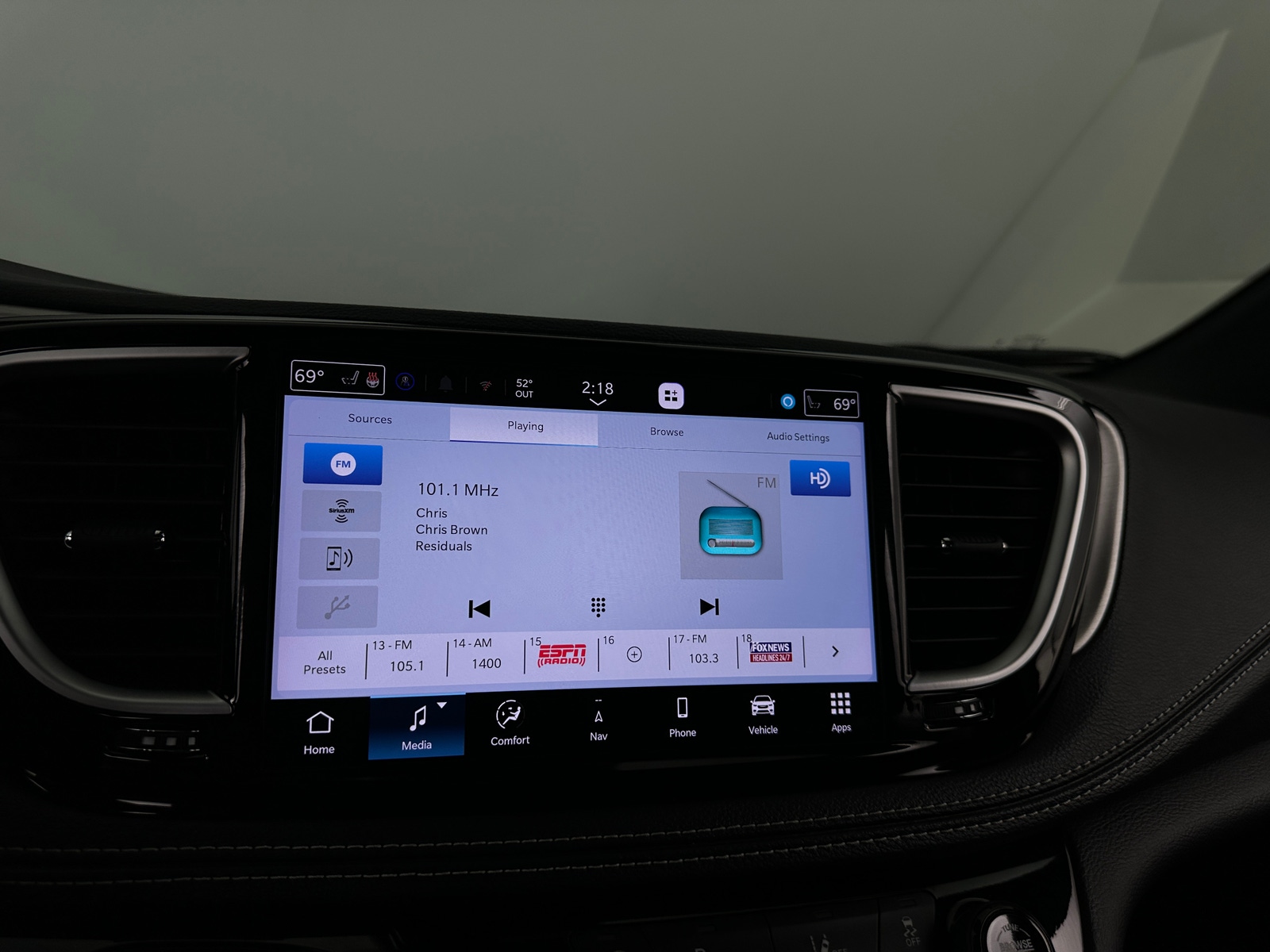 Thumbnail: 2024 Chrysler Pacifica - 3