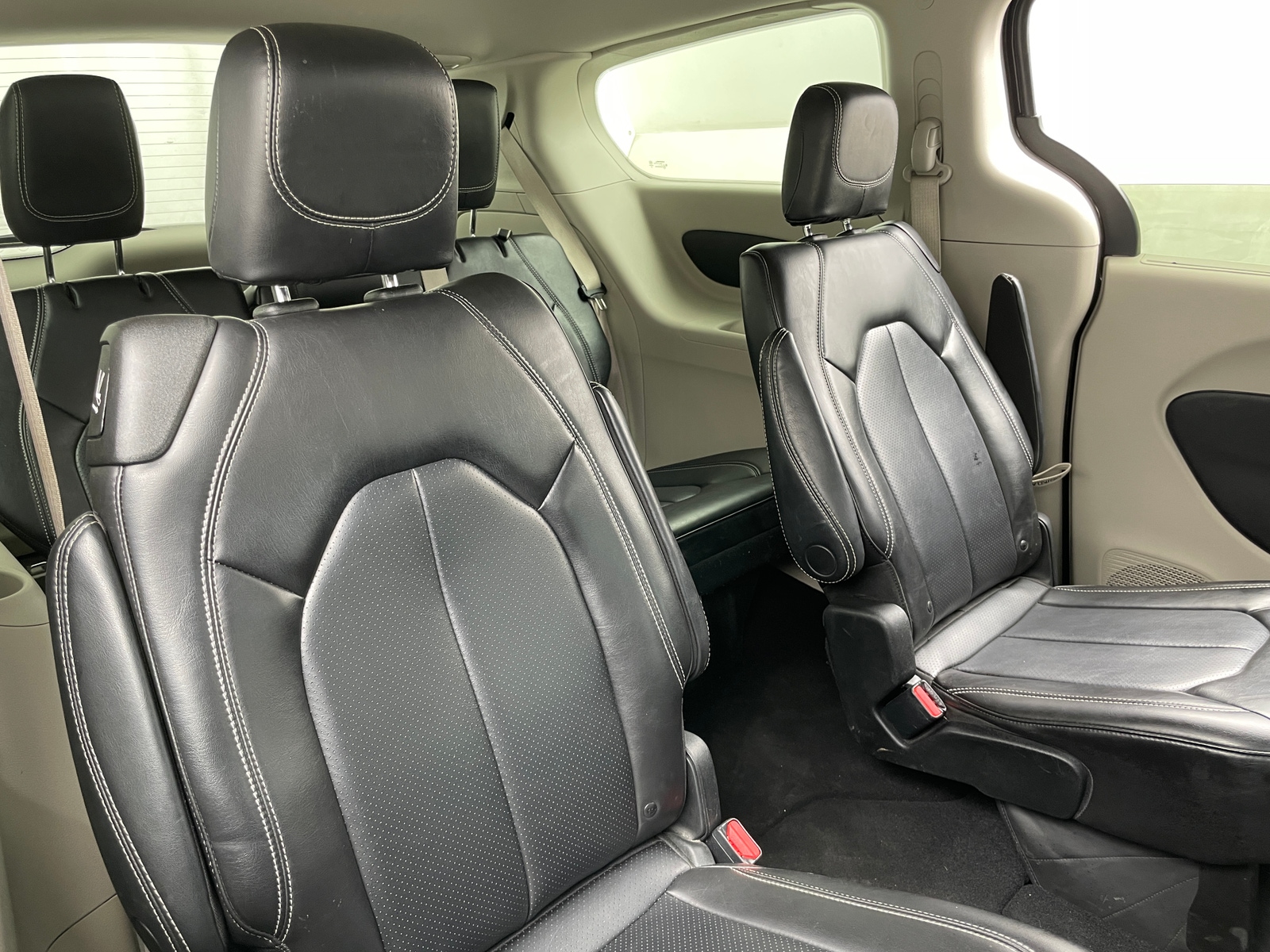 Thumbnail: 2023 Chrysler Pacifica - 5