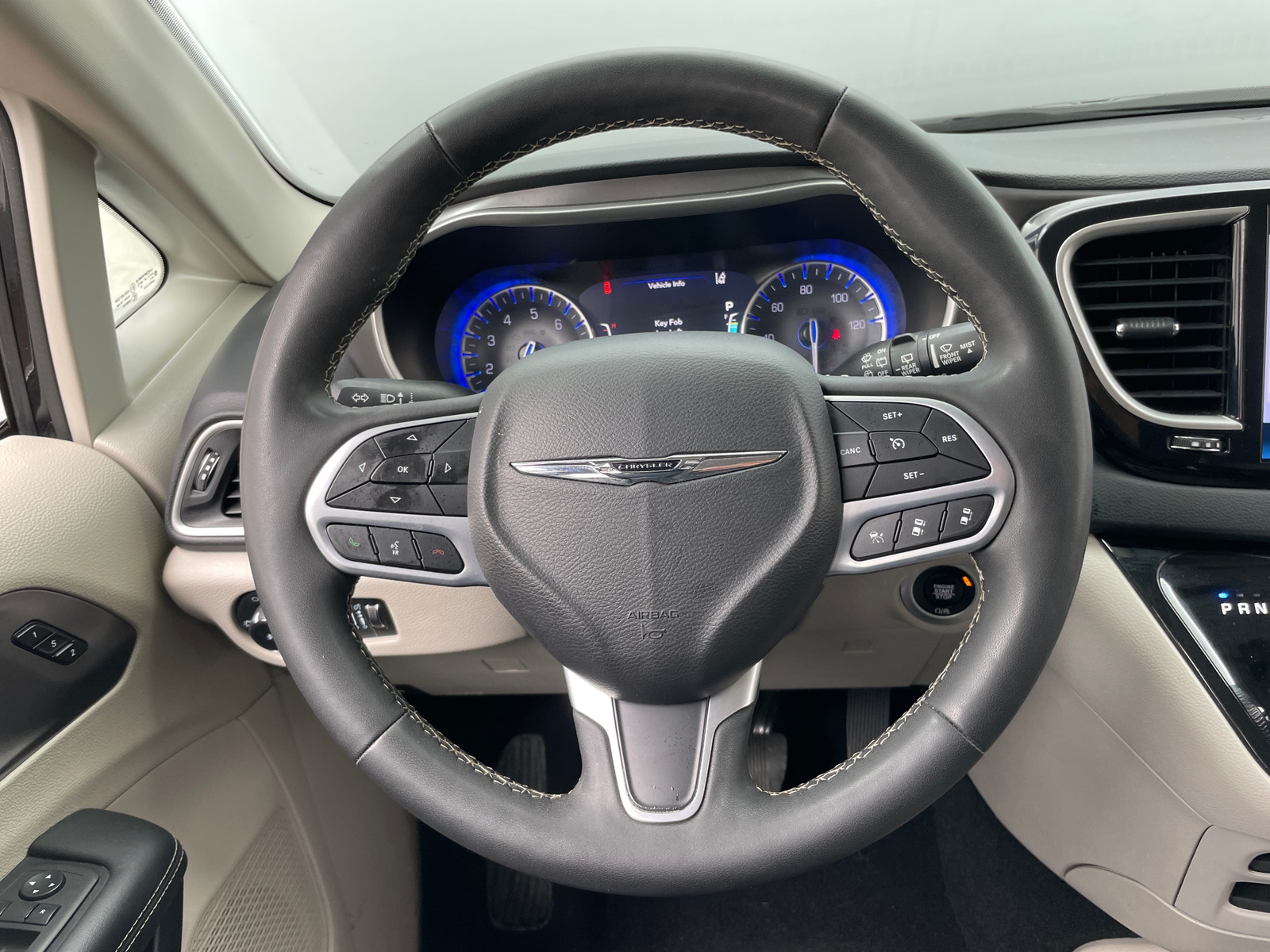 Thumbnail: 2023 Chrysler Pacifica - 4