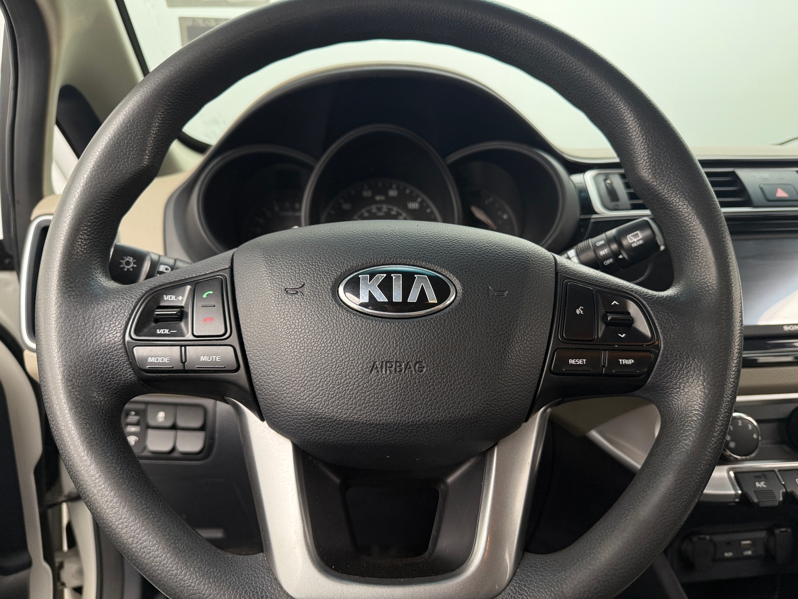 Thumbnail: 2016 Kia Rio - 5