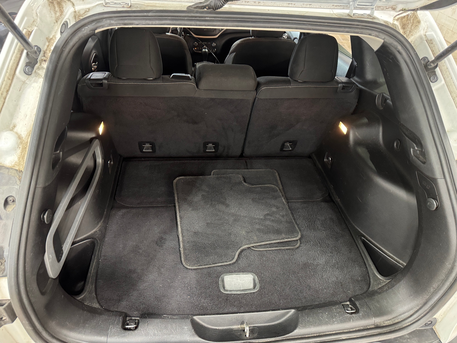 Thumbnail: 2016 Jeep Cherokee - 7