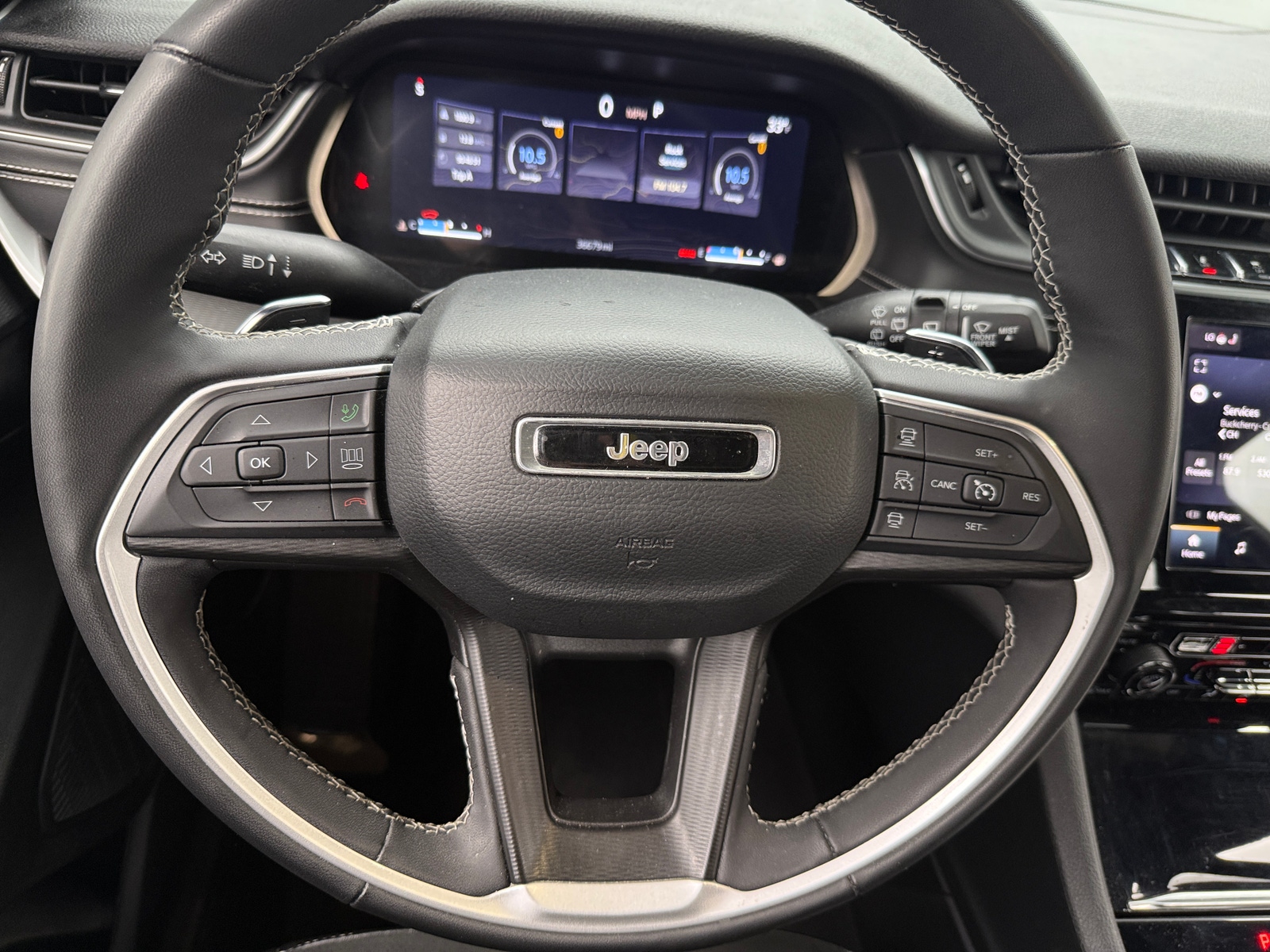 Thumbnail: 2023 Jeep Grand Cherokee L - 4