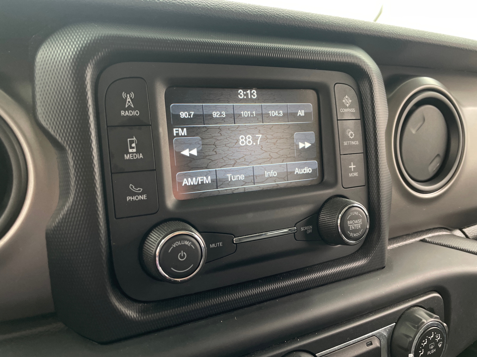 Thumbnail: 2019 Jeep Wrangler - 3