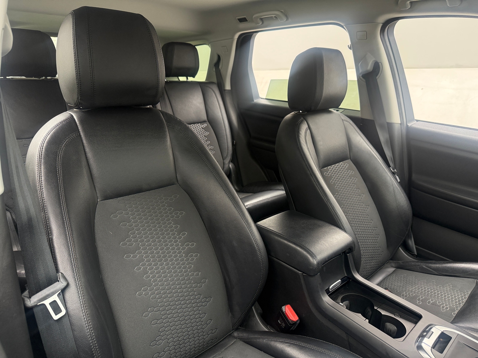 Thumbnail: 2018 Land Rover Discovery Sport - 2