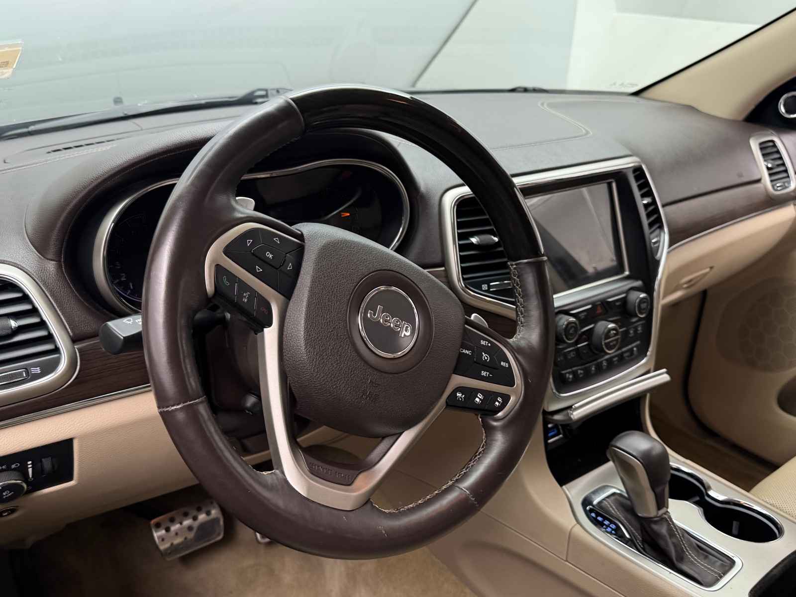 Thumbnail: 2017 Jeep Grand Cherokee - 4